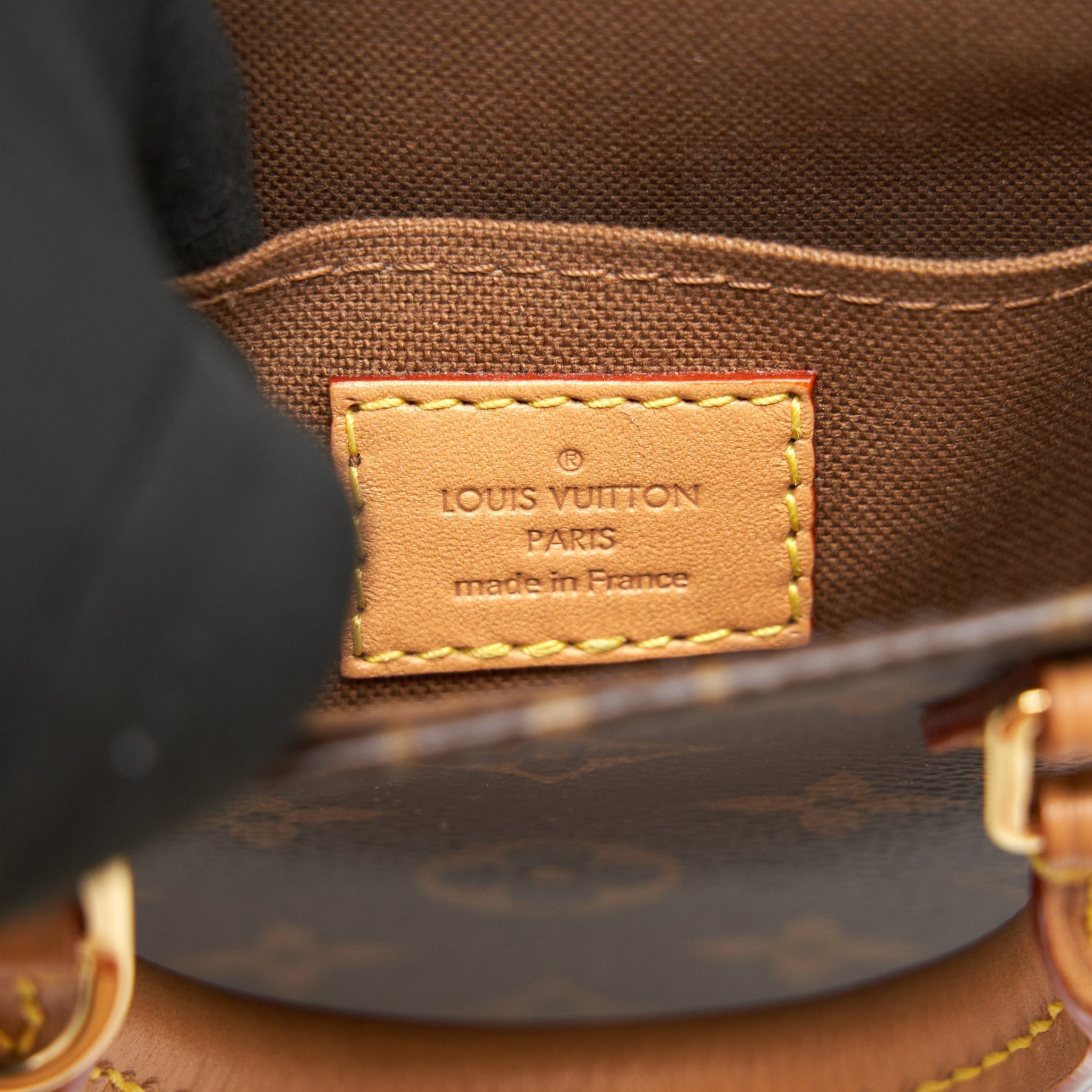 louis-vuitton-monogram-canvas-petit-sac-plat