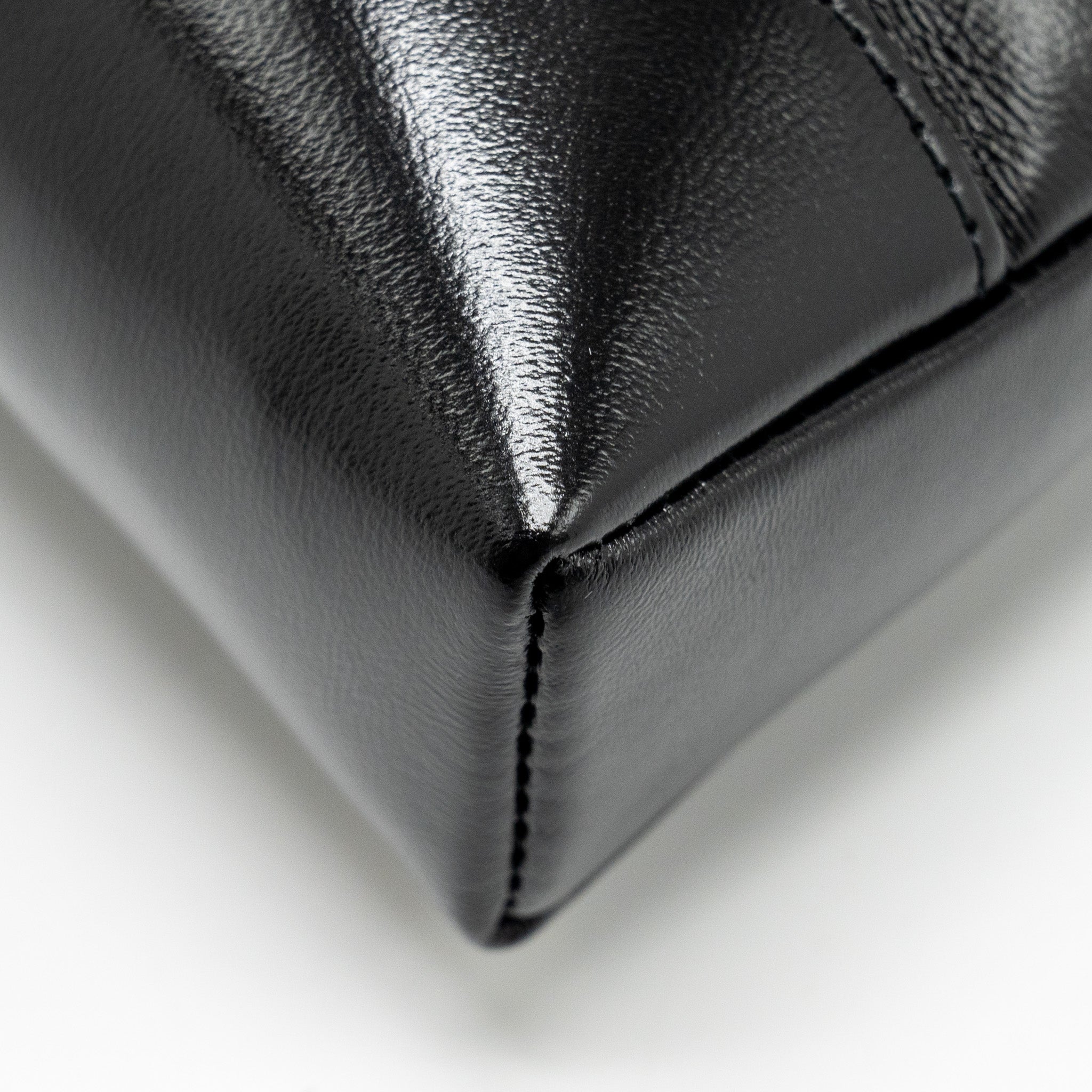 chanel-mini-31-clutch-with-chain-shiny-lambskin-black-lghw-microchip