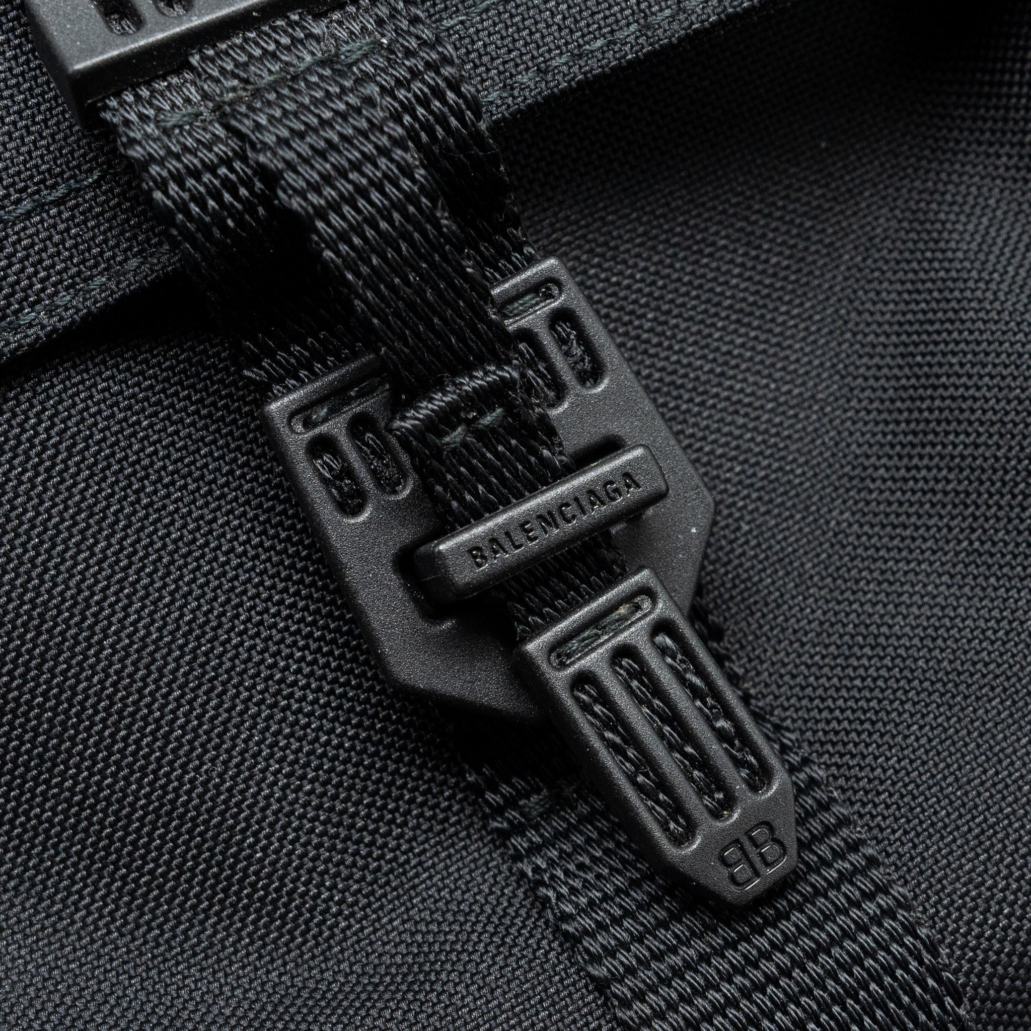 balenciaga-army-messenger-bag-black-recycled-nylon-black