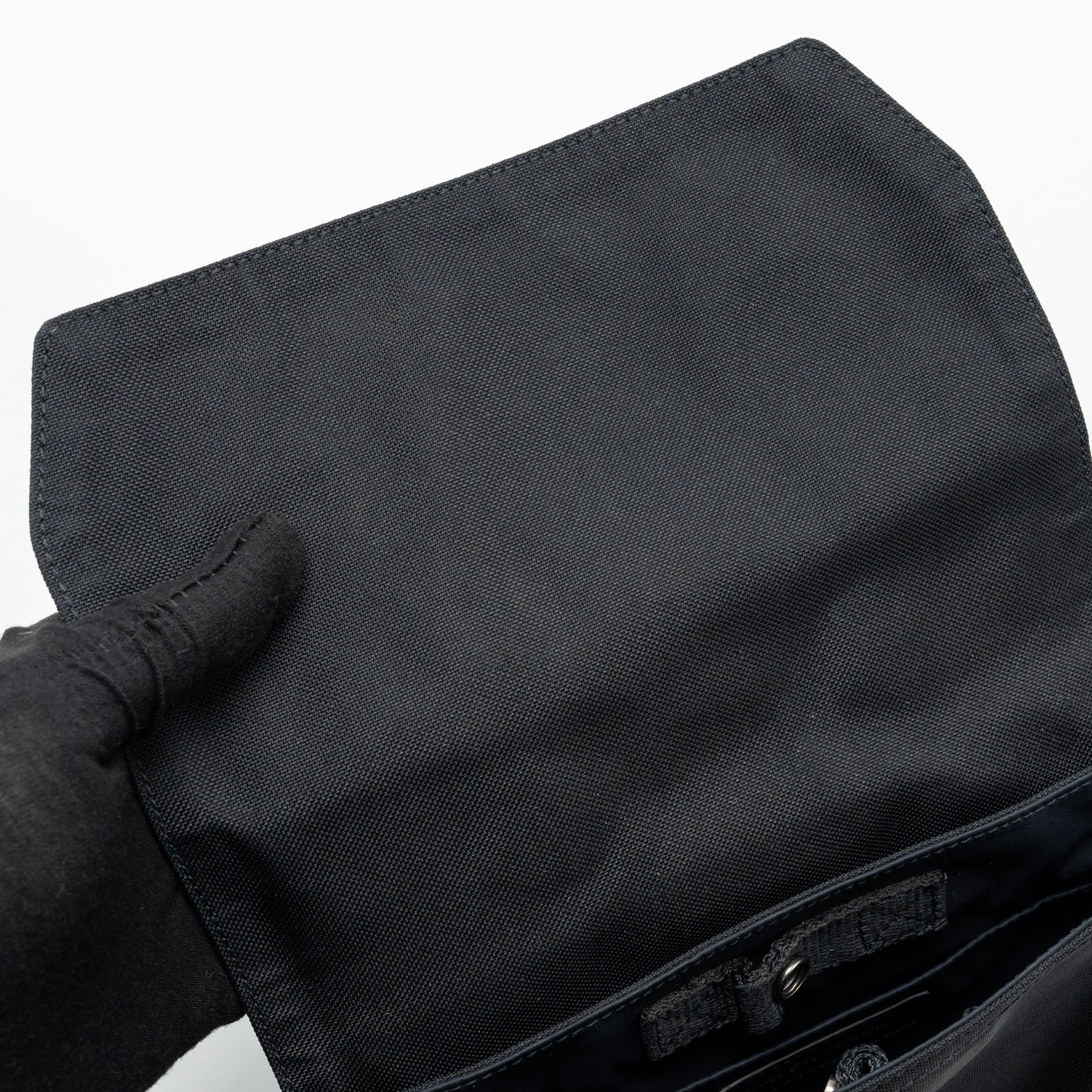 balenciaga-army-messenger-bag-black-recycled-nylon-black