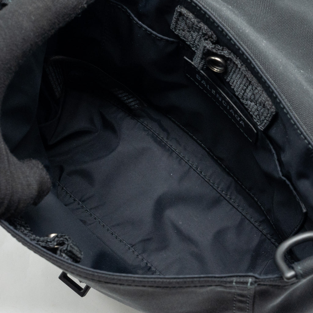 balenciaga-army-messenger-bag-black-recycled-nylon-black