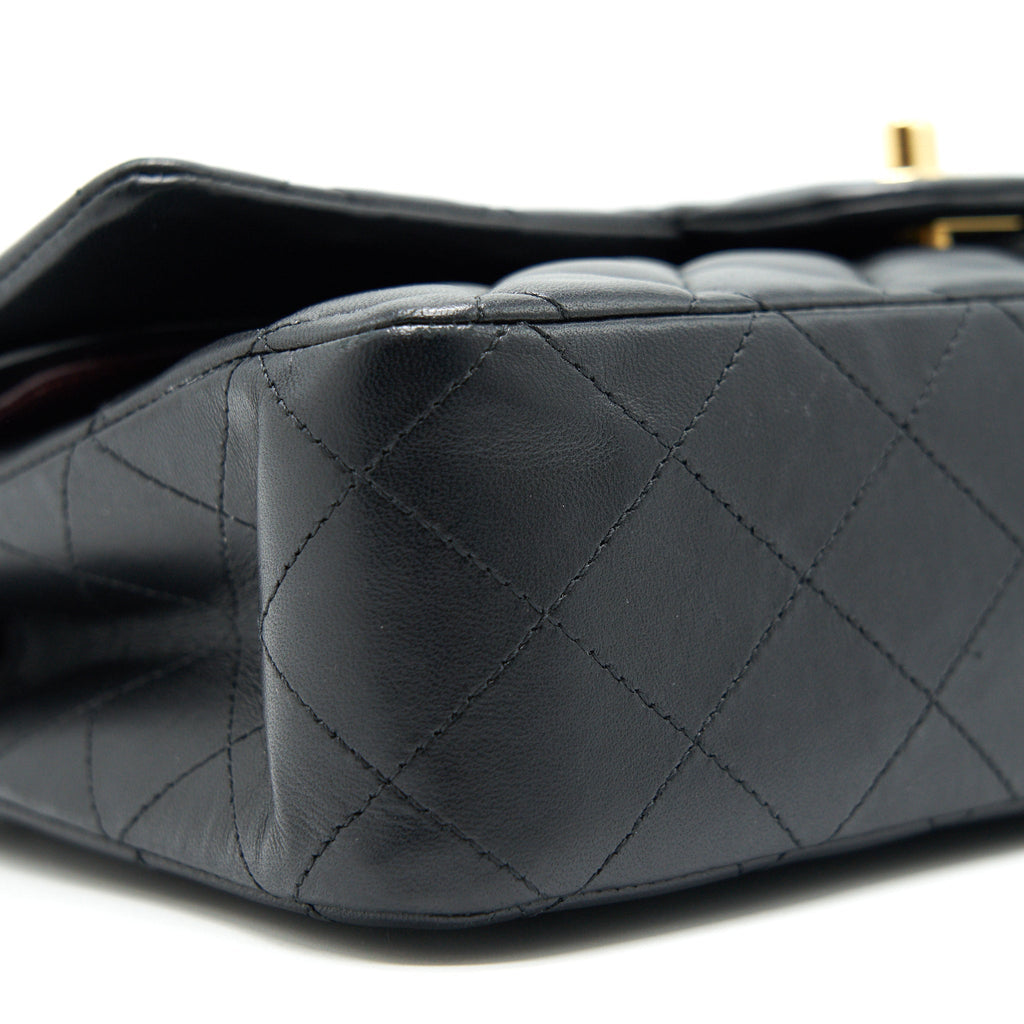 chanel-medium-classic-double-flap-lambskin-black-ghw