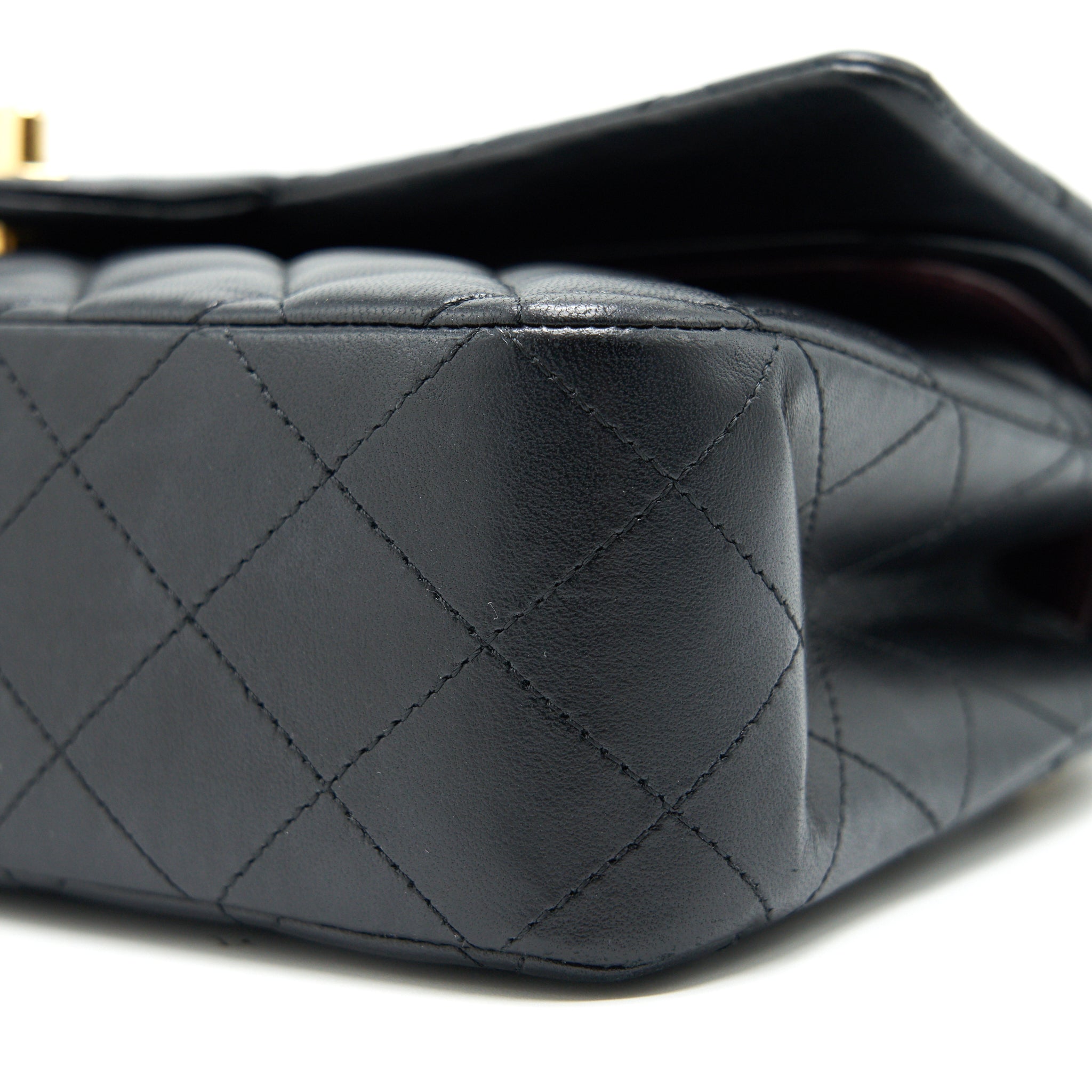 chanel-medium-classic-double-flap-lambskin-black-ghw
