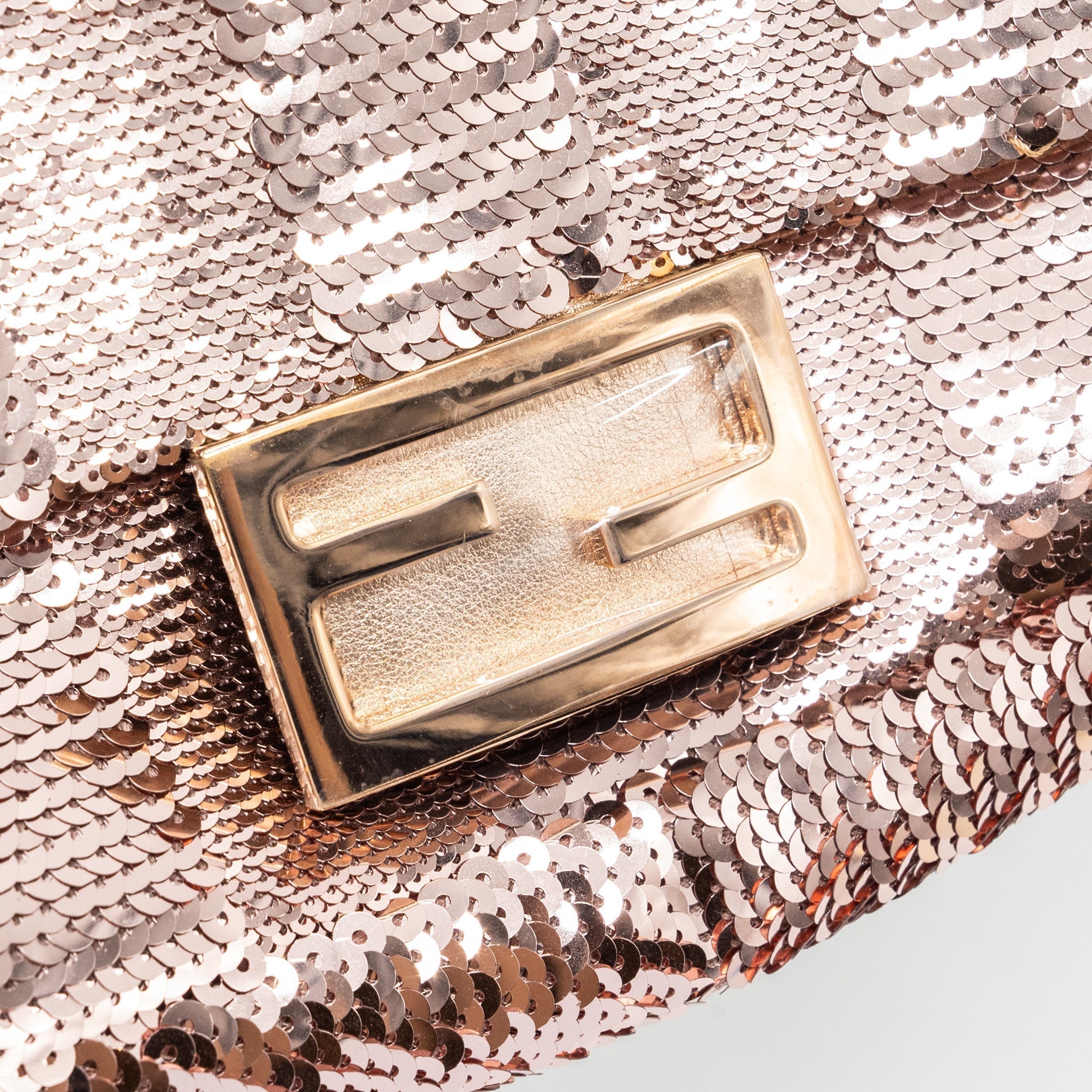 fendi-mini-baguette-paulette-rose-gold-rghw