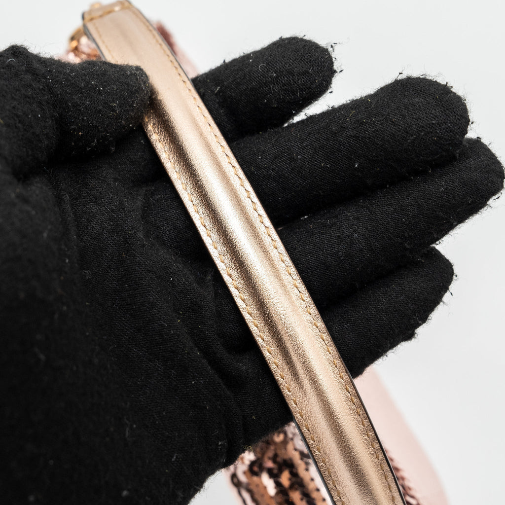 fendi-mini-baguette-paulette-rose-gold-rghw