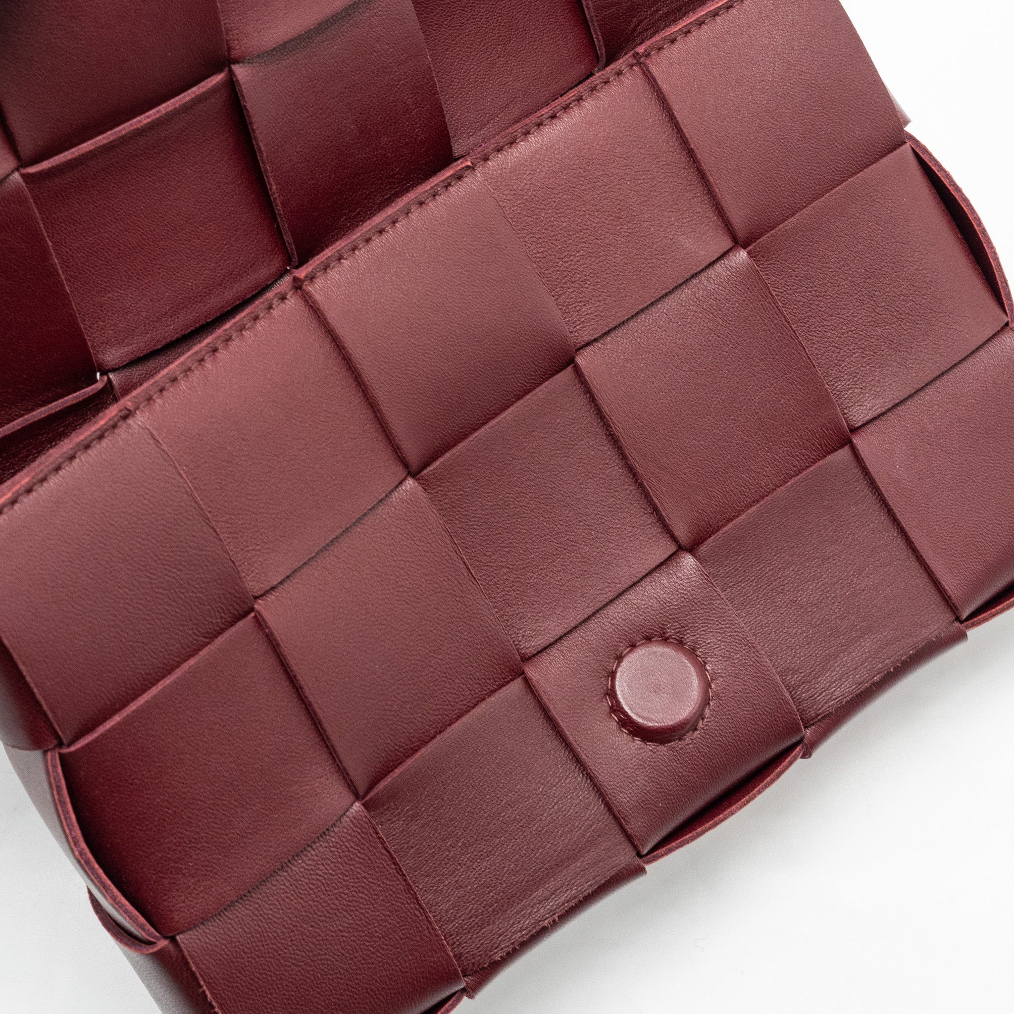 bottega-veneta-classic-cassette-bag-lambskin-burgundy-ghw