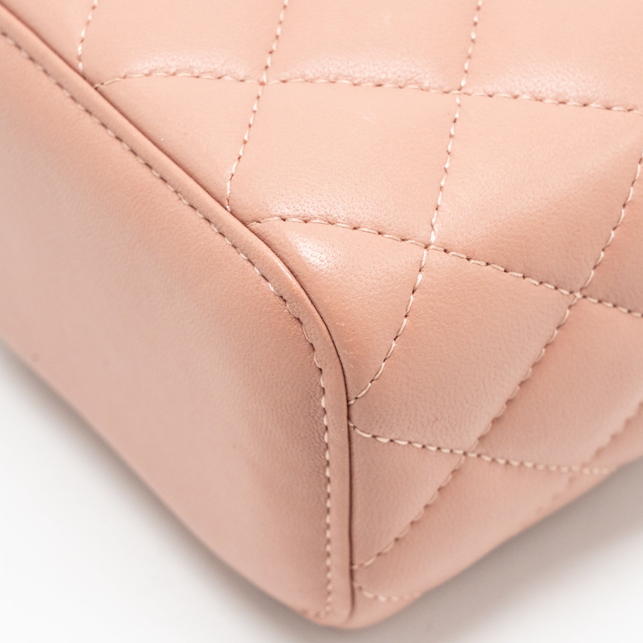 chanel-pearl-crush-mini-vanity-with-chain-lambskin-pink-ghw