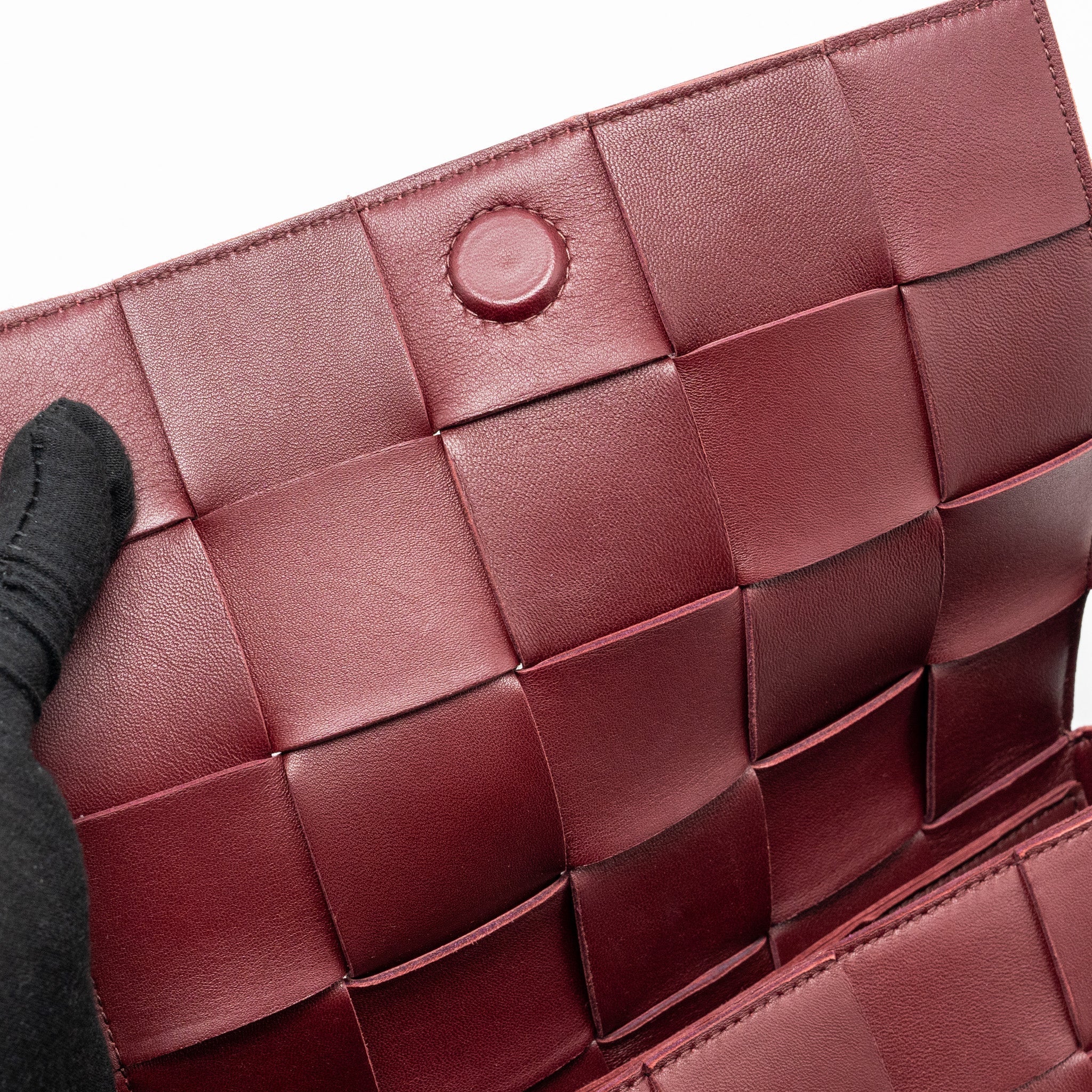 bottega-veneta-classic-cassette-bag-lambskin-burgundy-ghw
