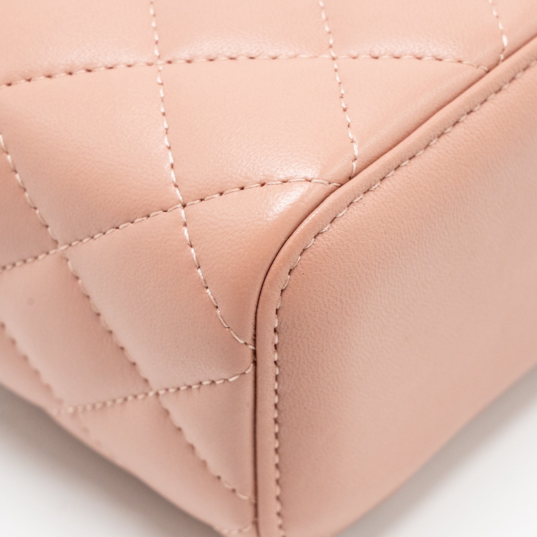 chanel-pearl-crush-mini-vanity-with-chain-lambskin-pink-ghw