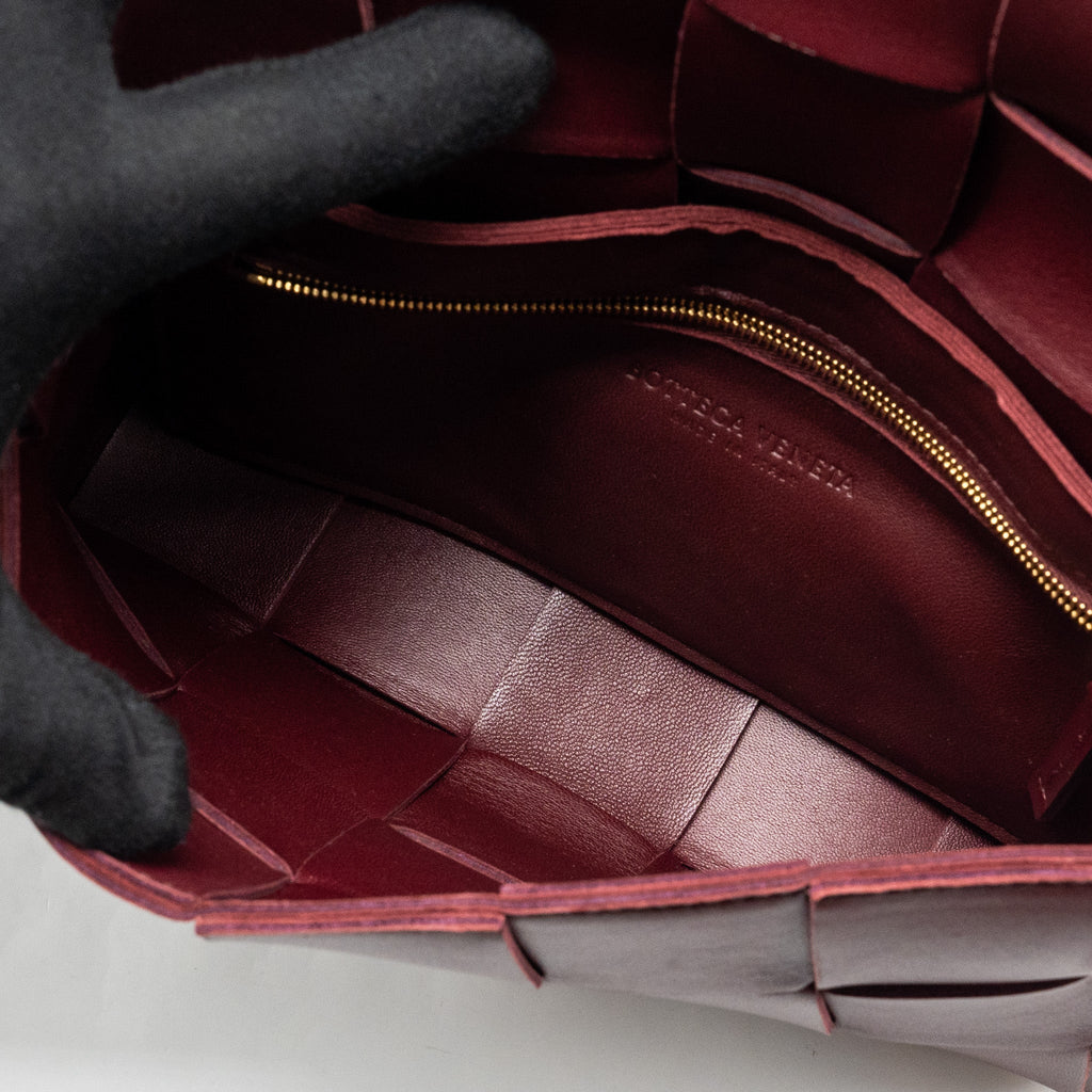 bottega-veneta-classic-cassette-bag-lambskin-burgundy-ghw