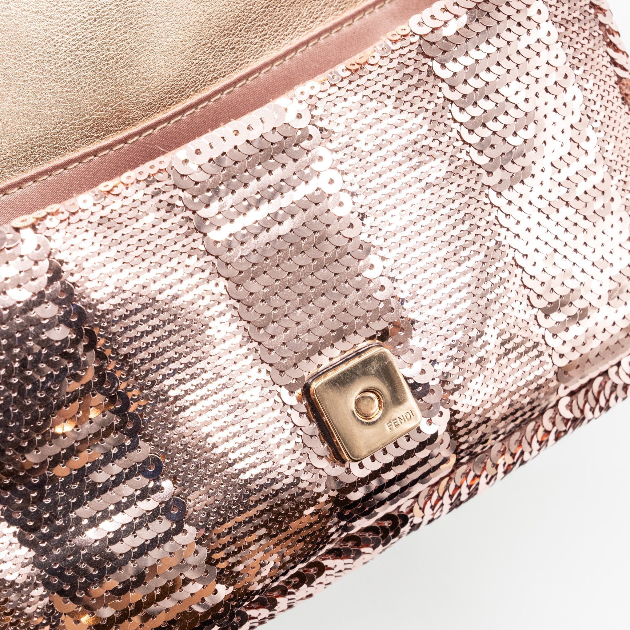 fendi-mini-baguette-paulette-rose-gold-rghw