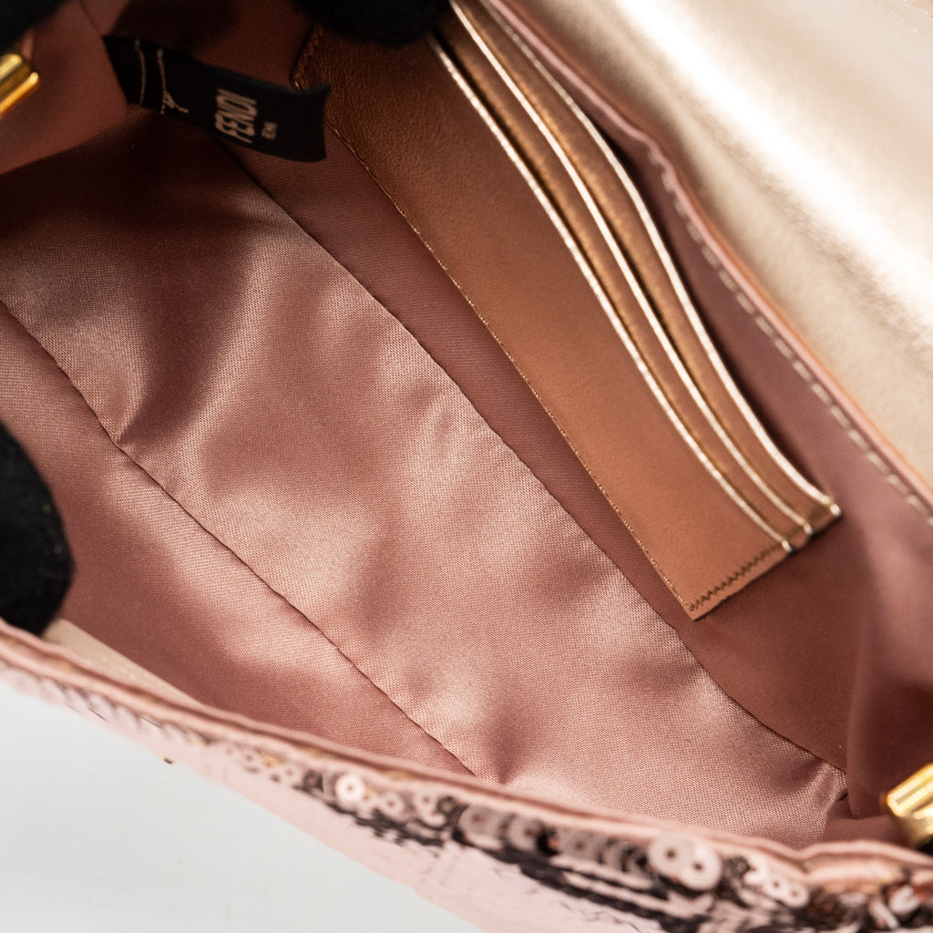 fendi-mini-baguette-paulette-rose-gold-rghw