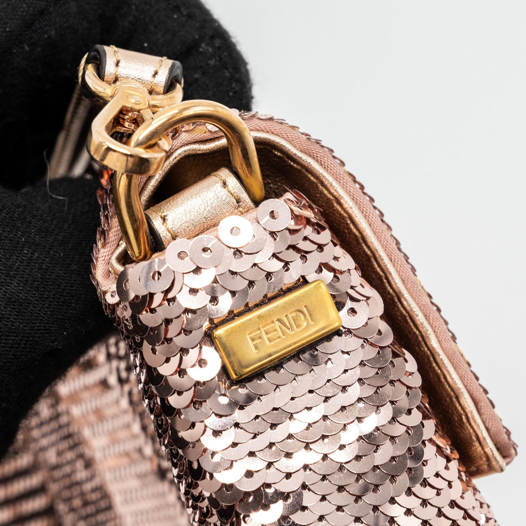 fendi-mini-baguette-paulette-rose-gold-rghw