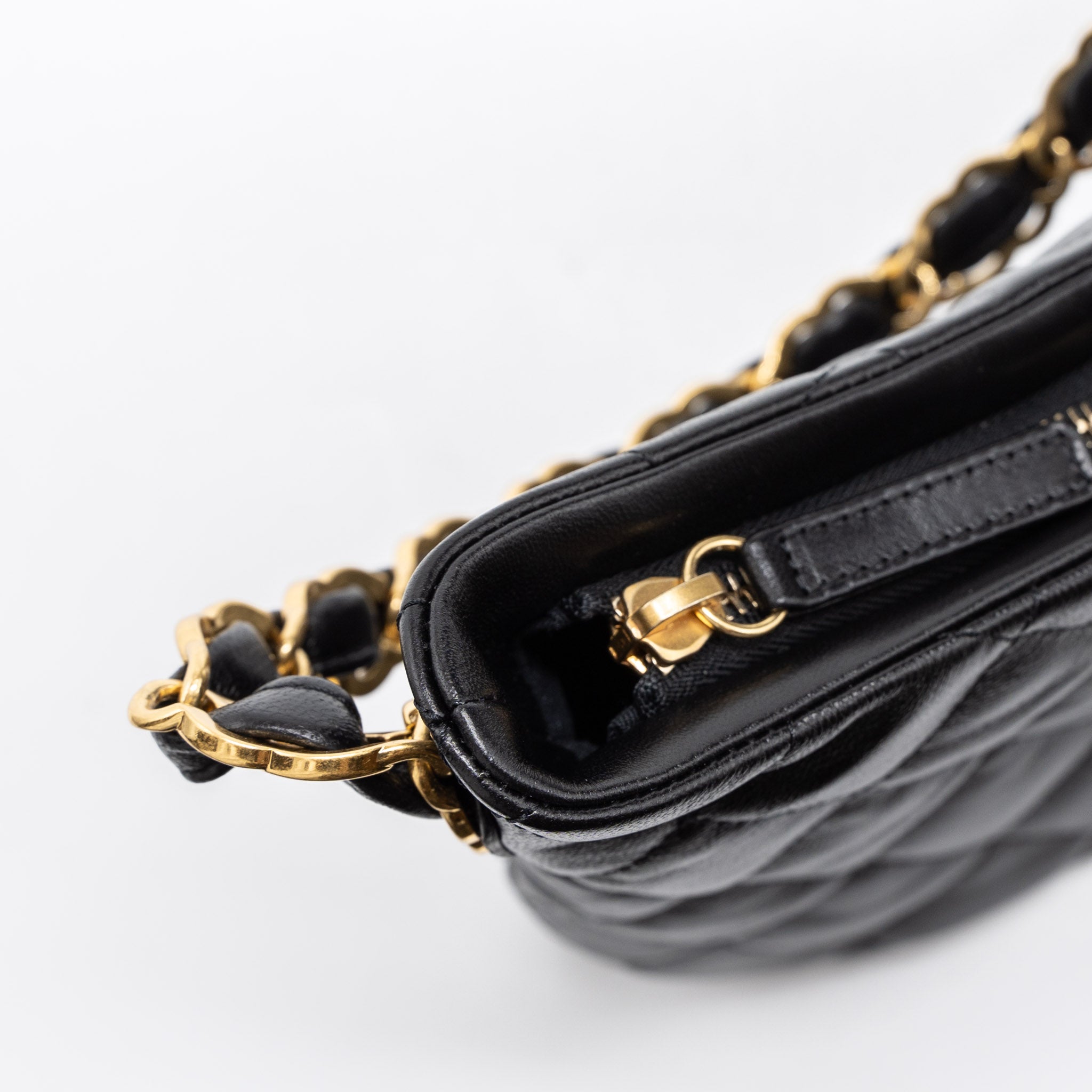 chanel-22k-hobo-shoulder-bag-lambskin-black-ghw-microchip