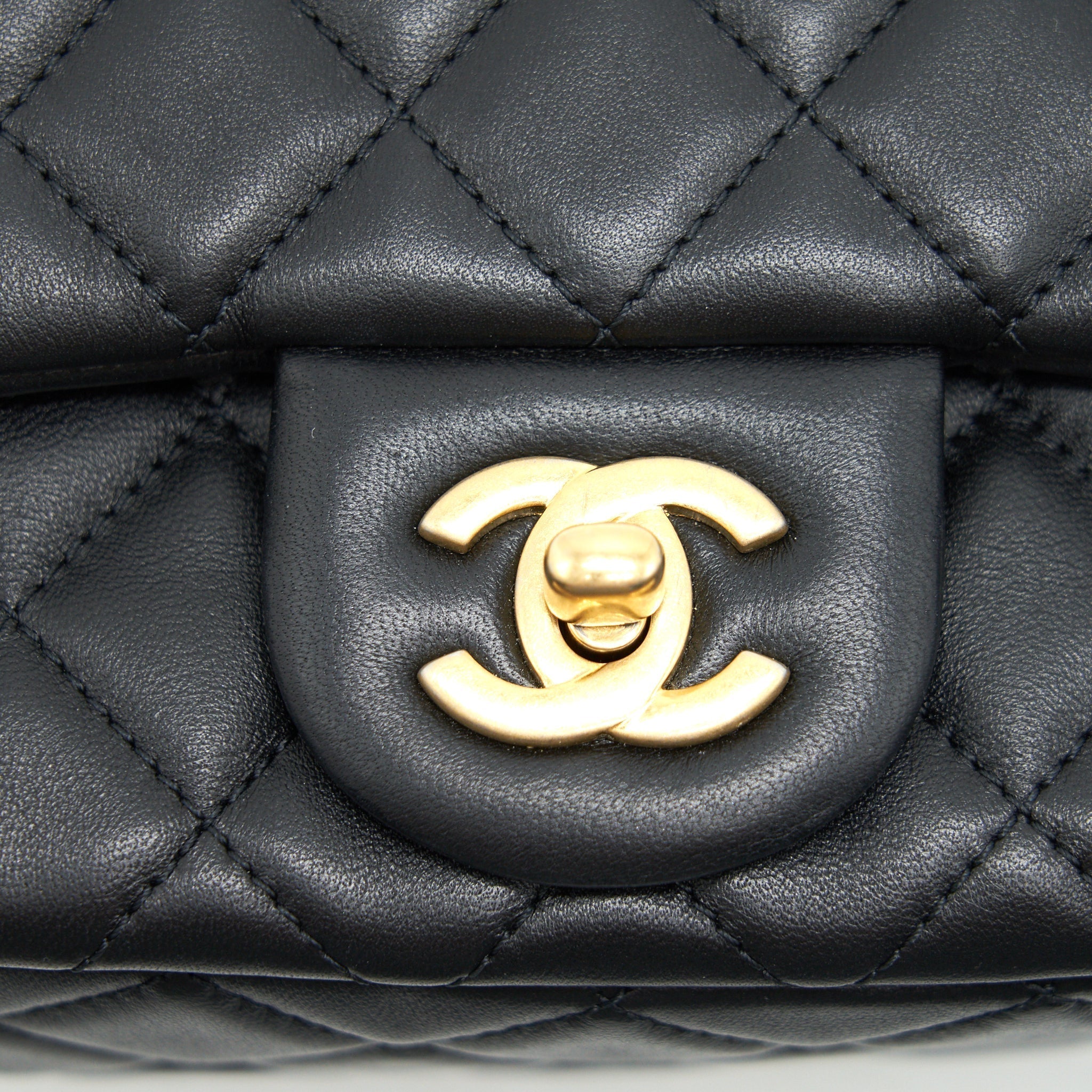chanel-pearl-crush-crush-mini-square-flap-bag-black-ghw