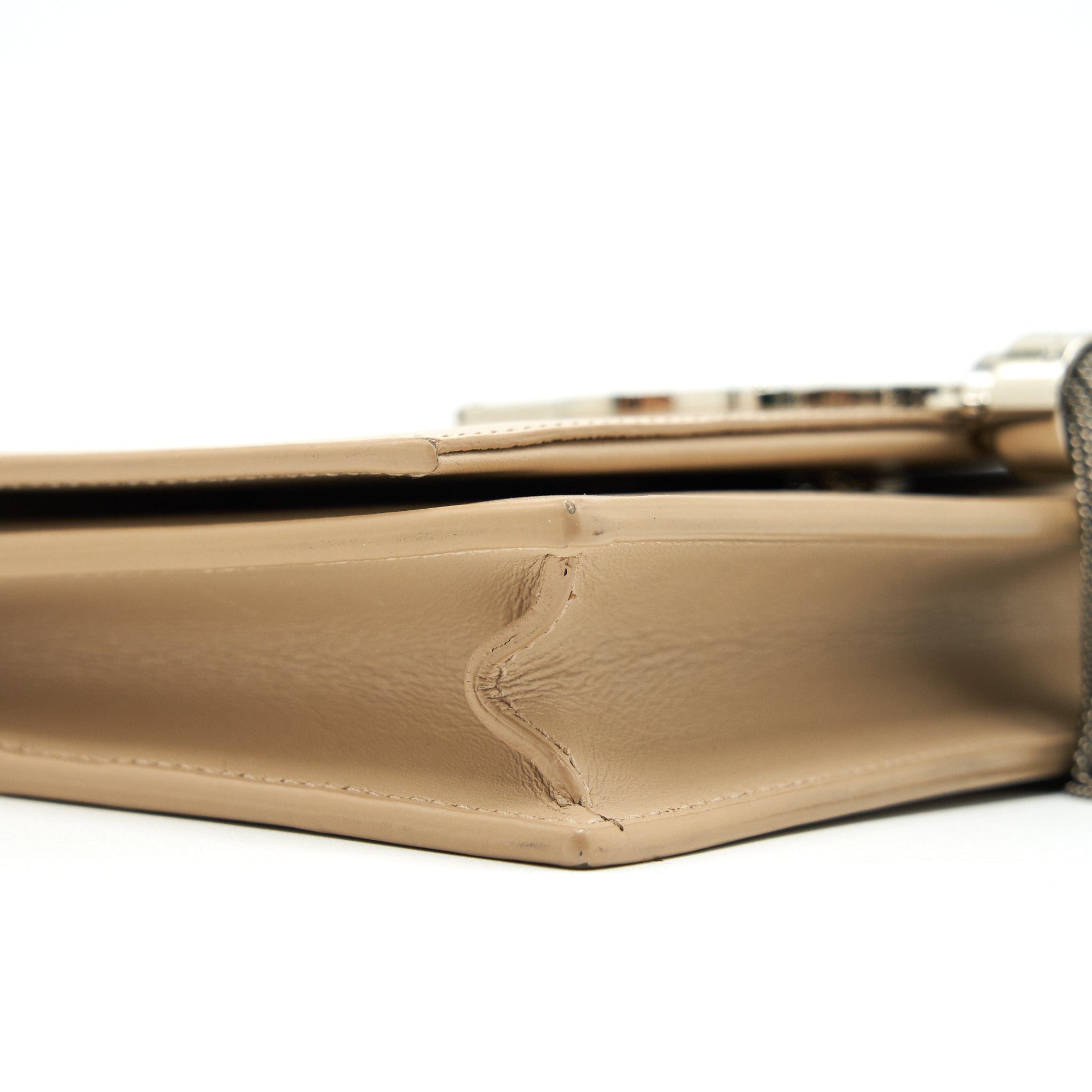 saint-laurent-ysl-kate-chain-wallet-in-beige-shw