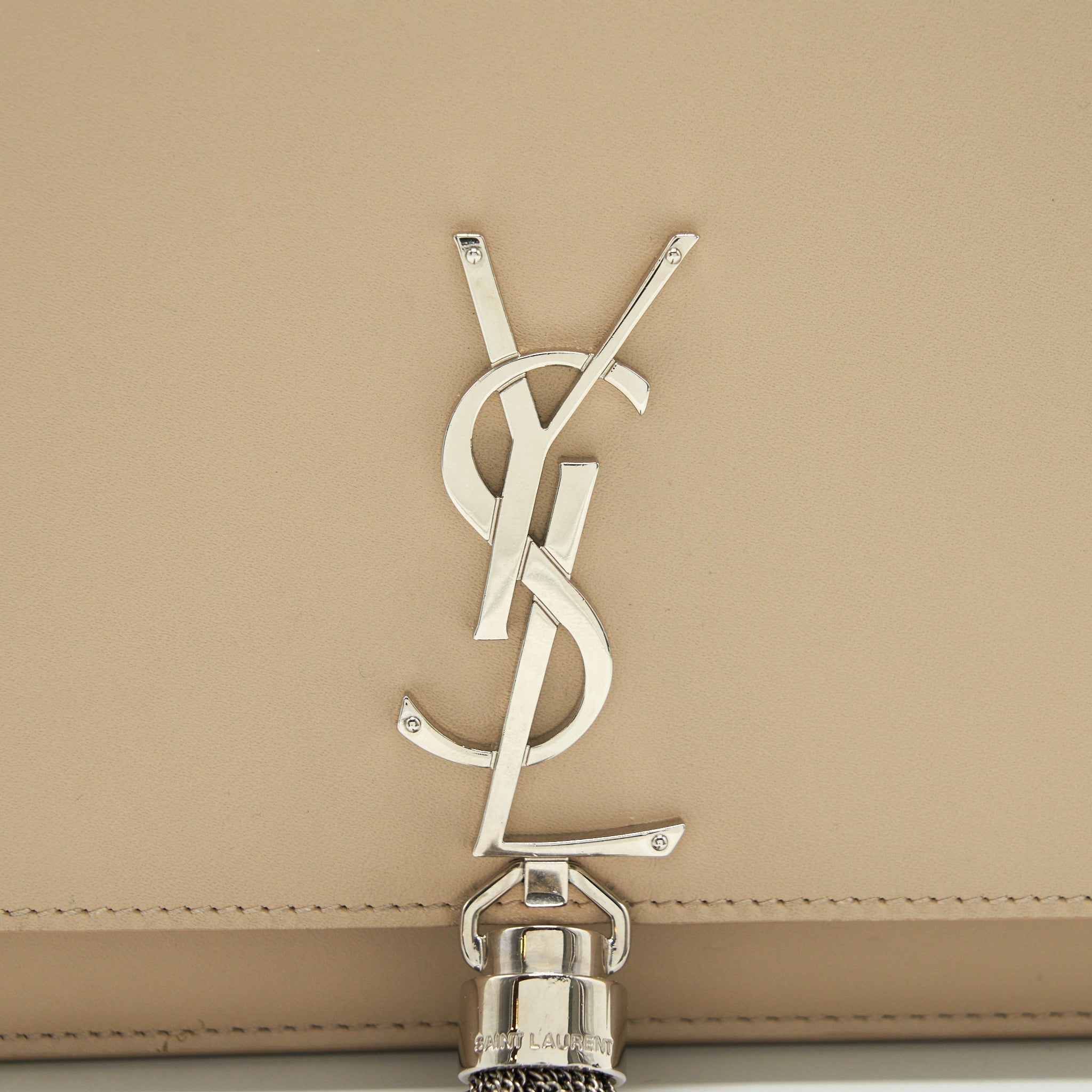 saint-laurent-ysl-kate-chain-wallet-in-beige-shw