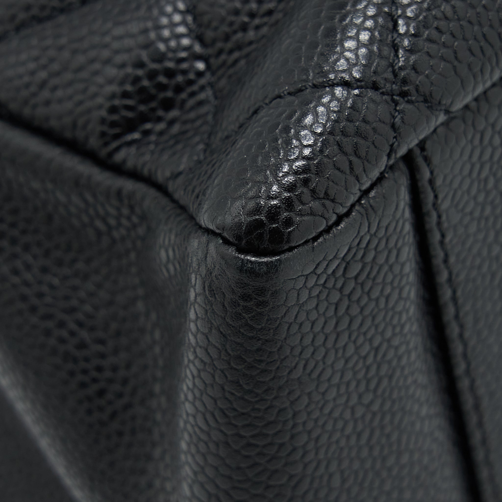 chanel-grand-shopping-tote-gst-caviar-black-shw-2