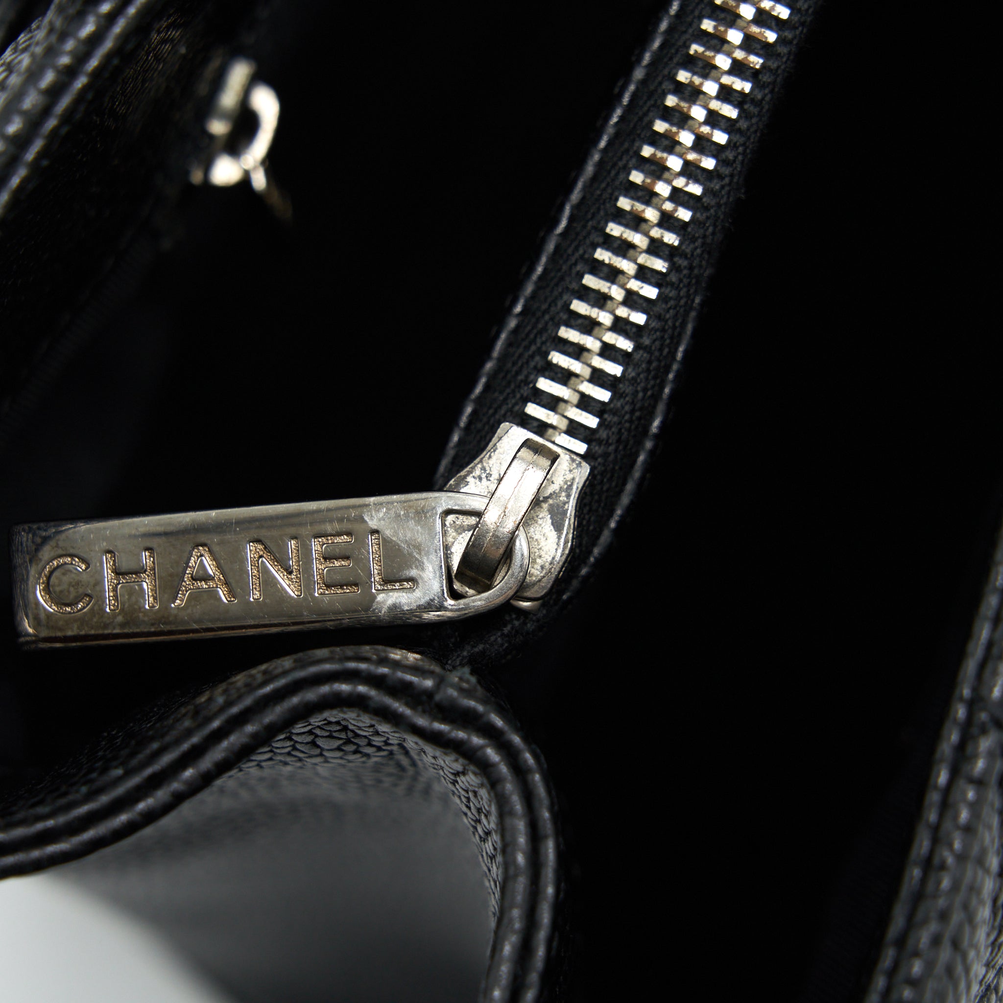 chanel-grand-shopping-tote-gst-caviar-black-shw-2