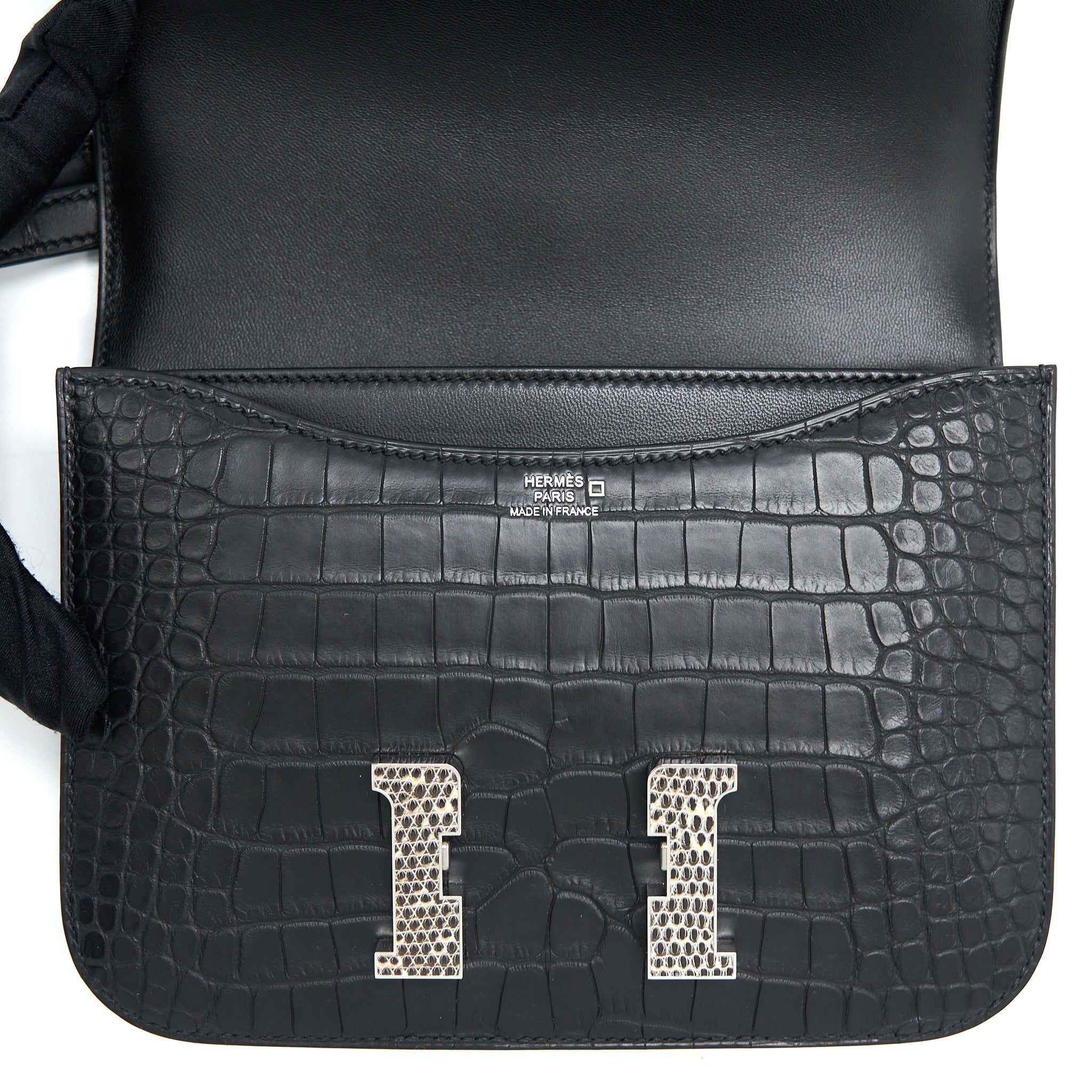 hermes-mini-constance-mat-alligator-mississippians-black-with-lizard-buckle-shw-stamp-y-1