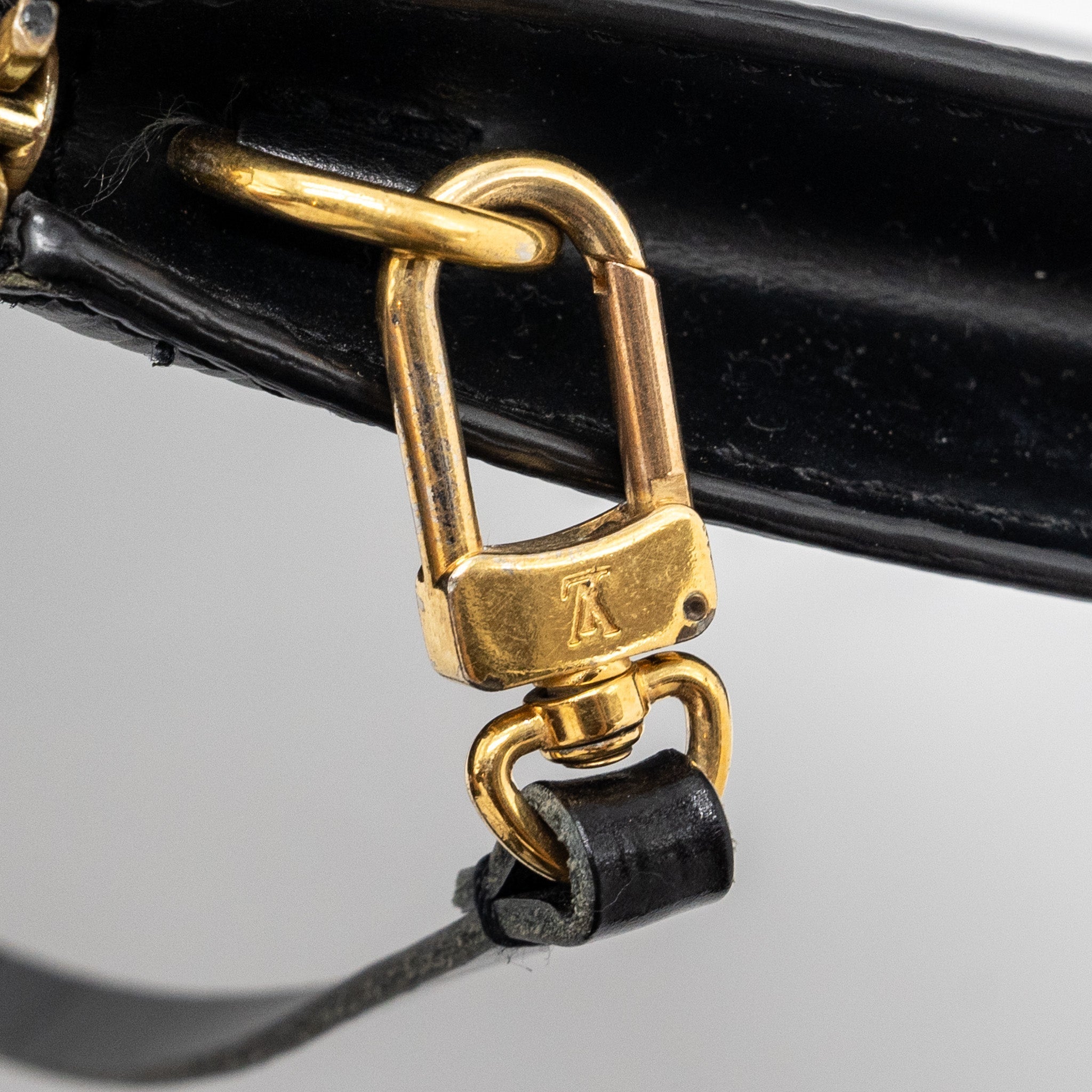 louis-vuitton-pochette-accessories-epi-leather-black-shw