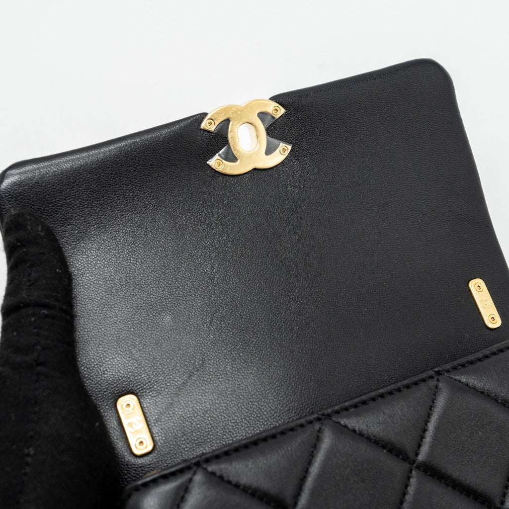 chanel-logo-chain-handle-flap-bag-lambskin-black-ghwmicrochip