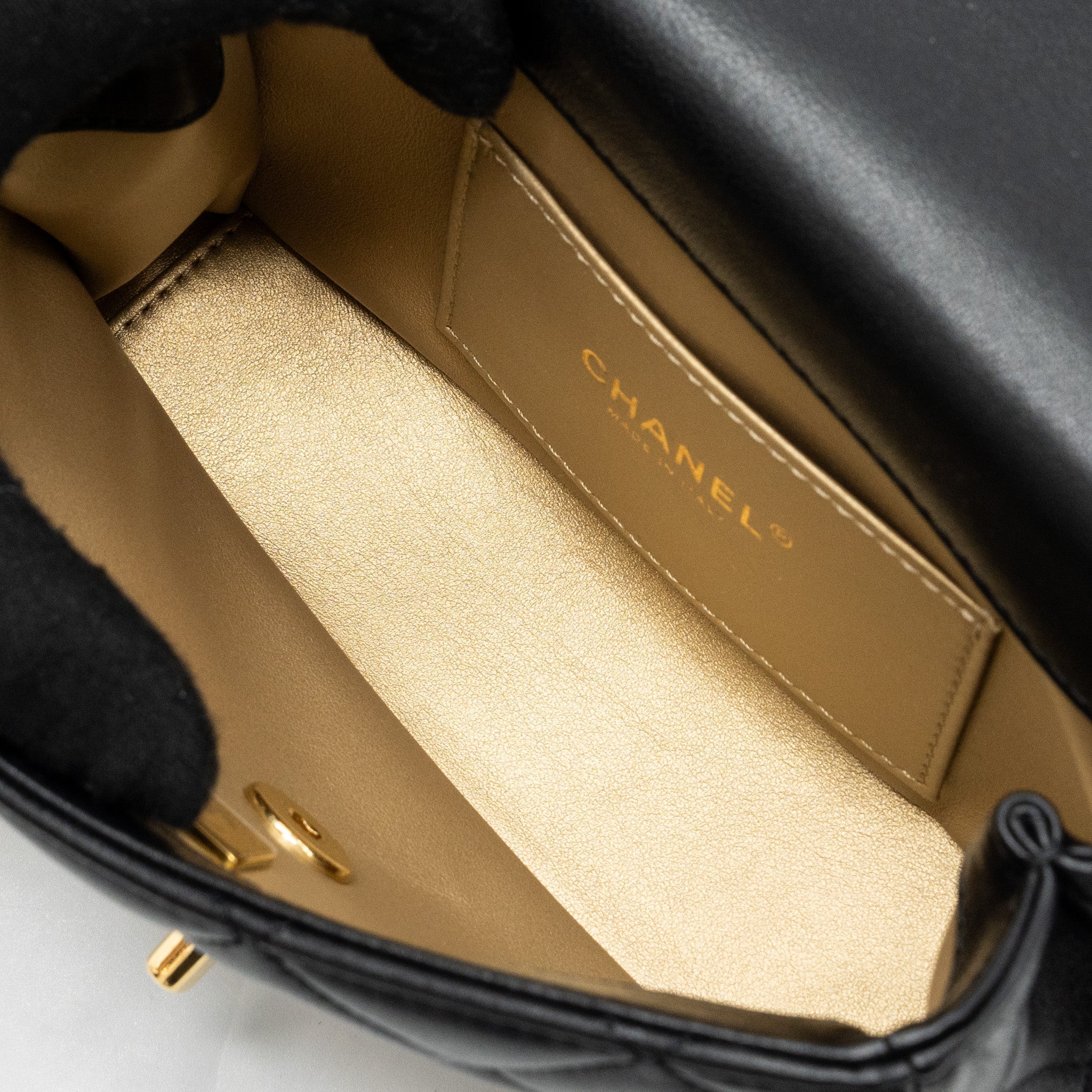 chanel-logo-chain-handle-flap-bag-lambskin-black-ghwmicrochip