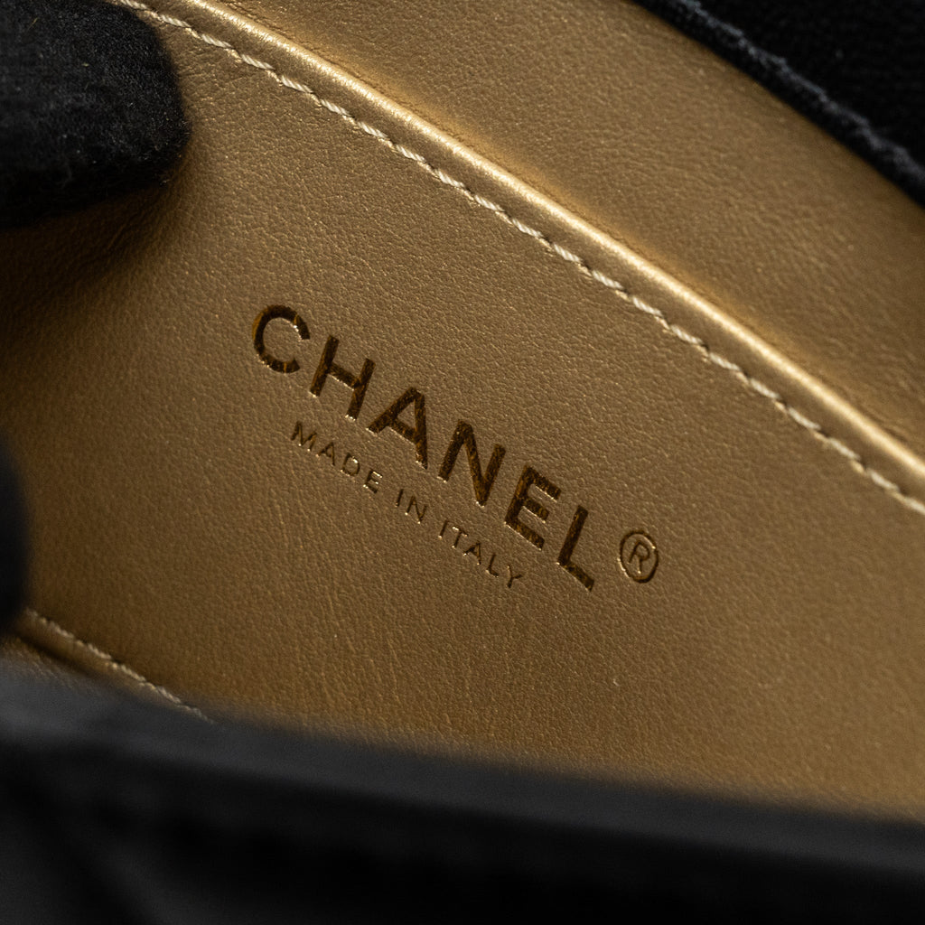 chanel-logo-chain-handle-flap-bag-lambskin-black-ghwmicrochip