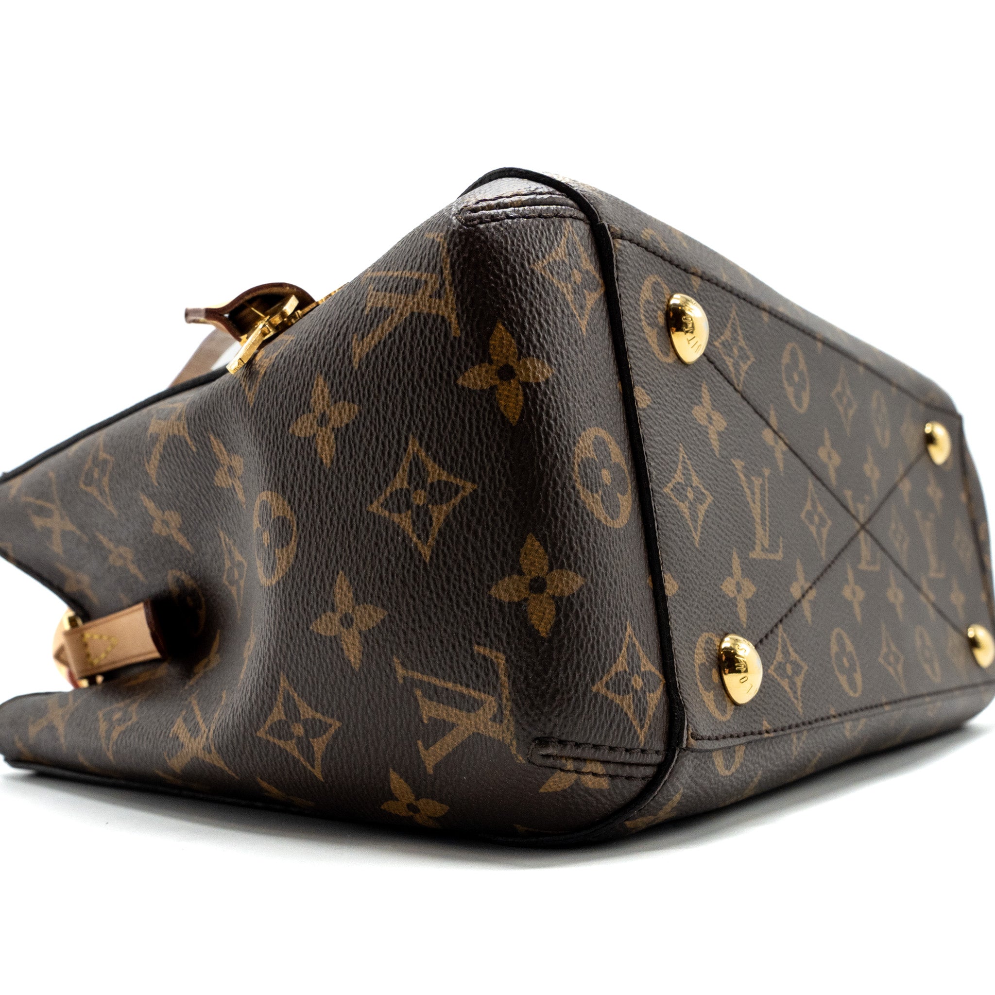 louis-vuitton-montaigne-mm-monogram-canvas-ghw-2