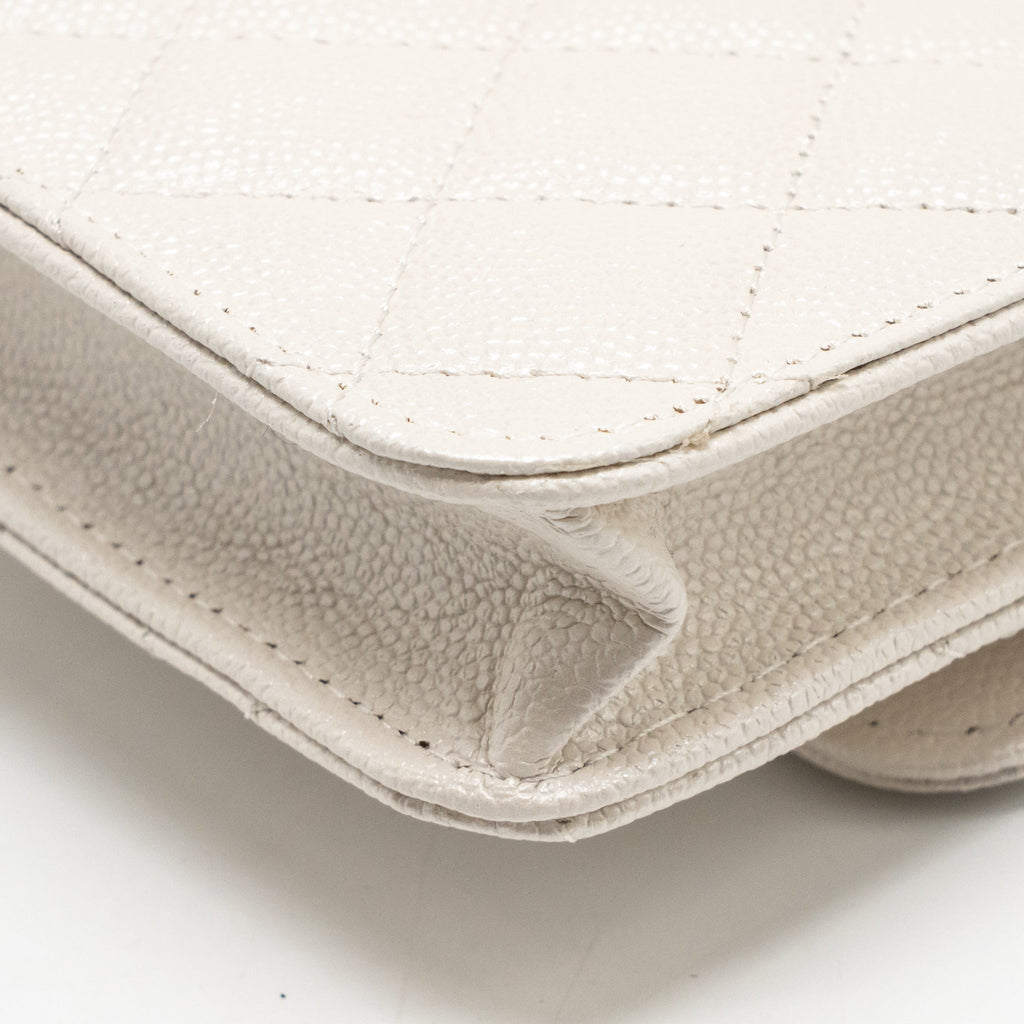 chanel-wallet-on-chain-white