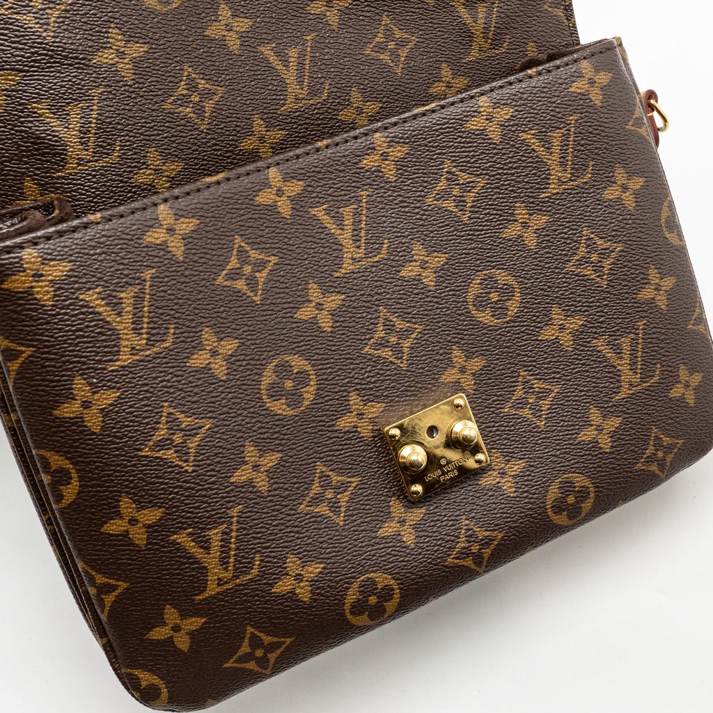 louis-vuitton-pochette-metis-monogram-canvas-ghw-35