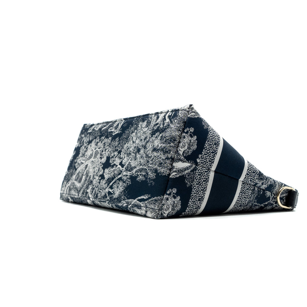 dior-medium-dior-travel-nomad-pouch-fabric-navy-ghw