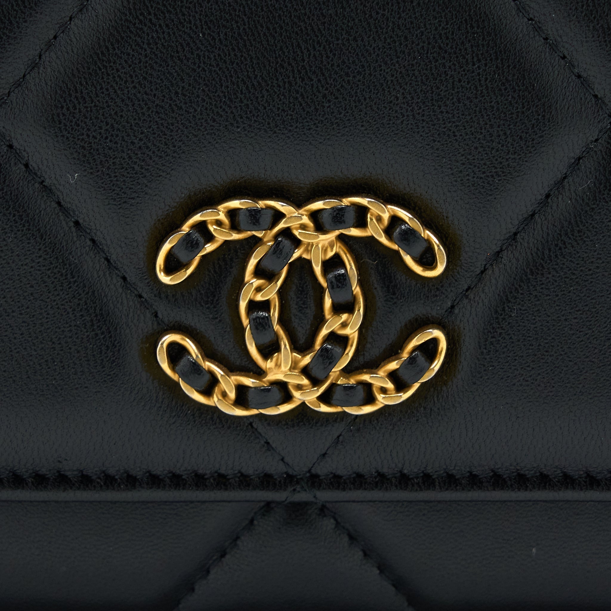 chanel-19-wallet-on-chain-lambskin-black-multicolour-hardware-microchip