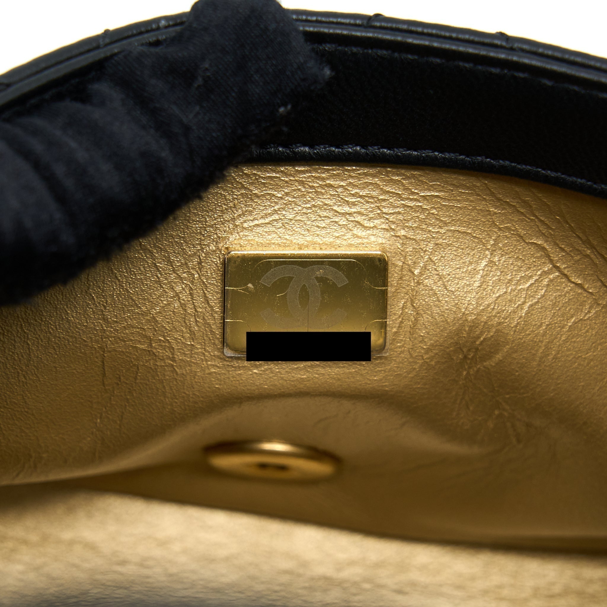 chanel-pearl-crush-mini-rectangular-flap-bag-lambskin-black-ghw-microchip-1