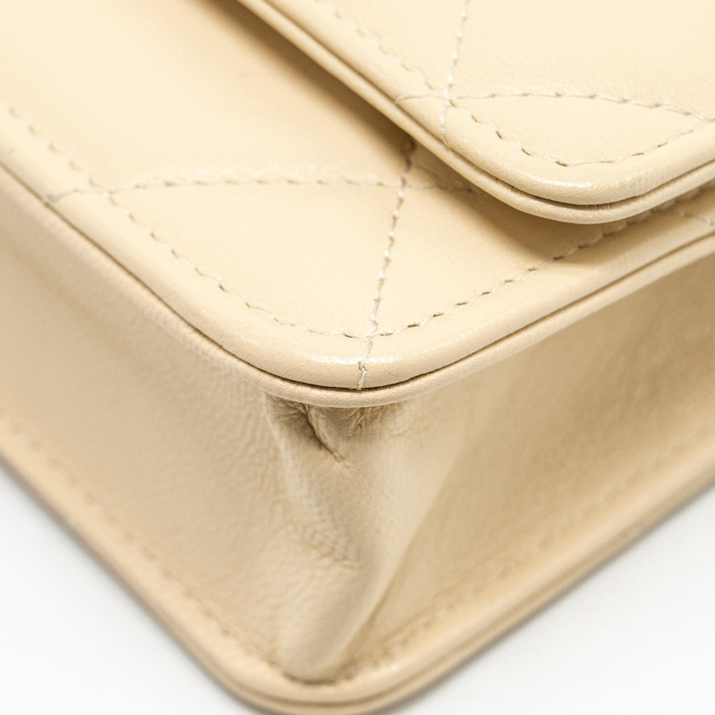 chanel-19-wallet-on-chain-lambskin-light-beige-multicolour-hardware