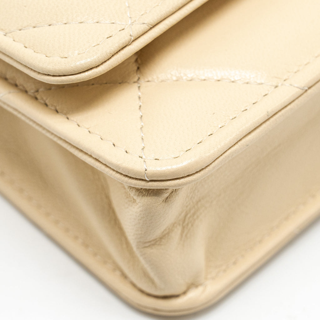 chanel-19-wallet-on-chain-lambskin-light-beige-multicolour-hardware