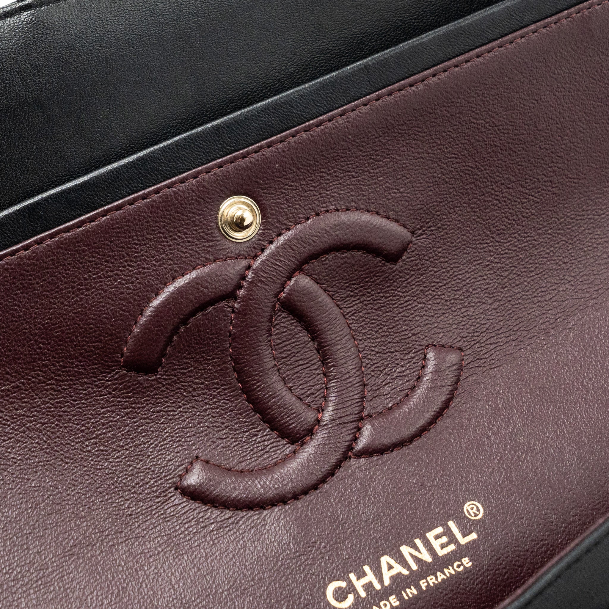 chanel-medium-classic-double-flap-bag-lambskin-chevron-black-lghw-copy