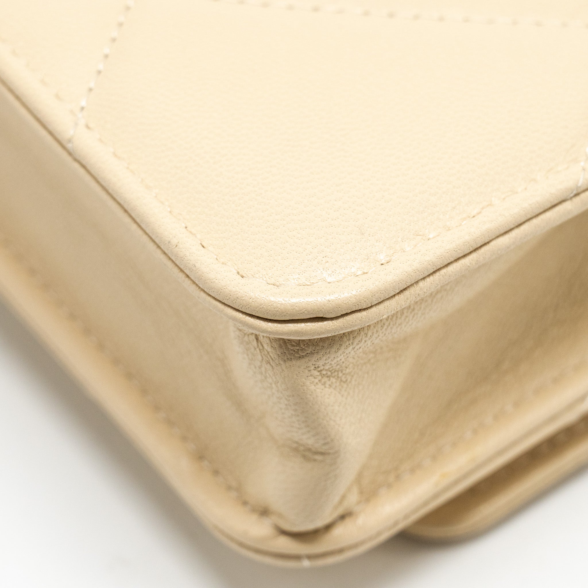 chanel-19-wallet-on-chain-lambskin-light-beige-multicolour-hardware