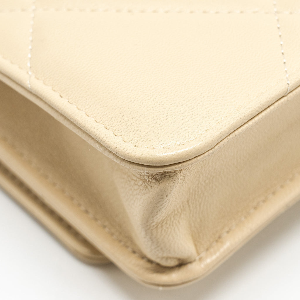 chanel-19-wallet-on-chain-lambskin-light-beige-multicolour-hardware