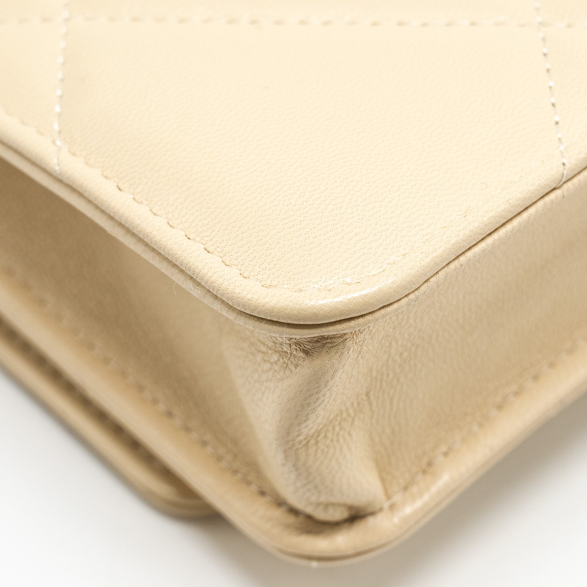 chanel-19-wallet-on-chain-lambskin-light-beige-multicolour-hardware