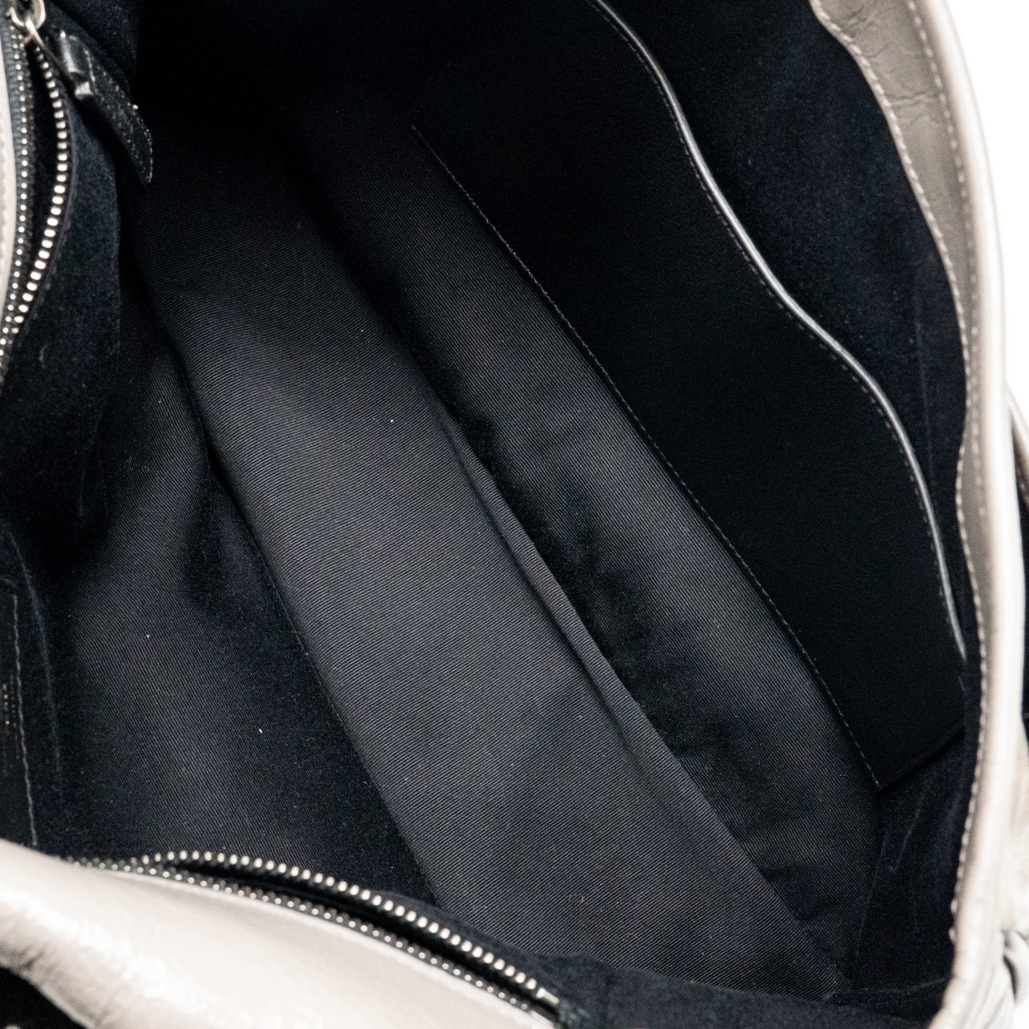 saint-laurent-ysl-large-niki-bag-calfskin-grey-shw