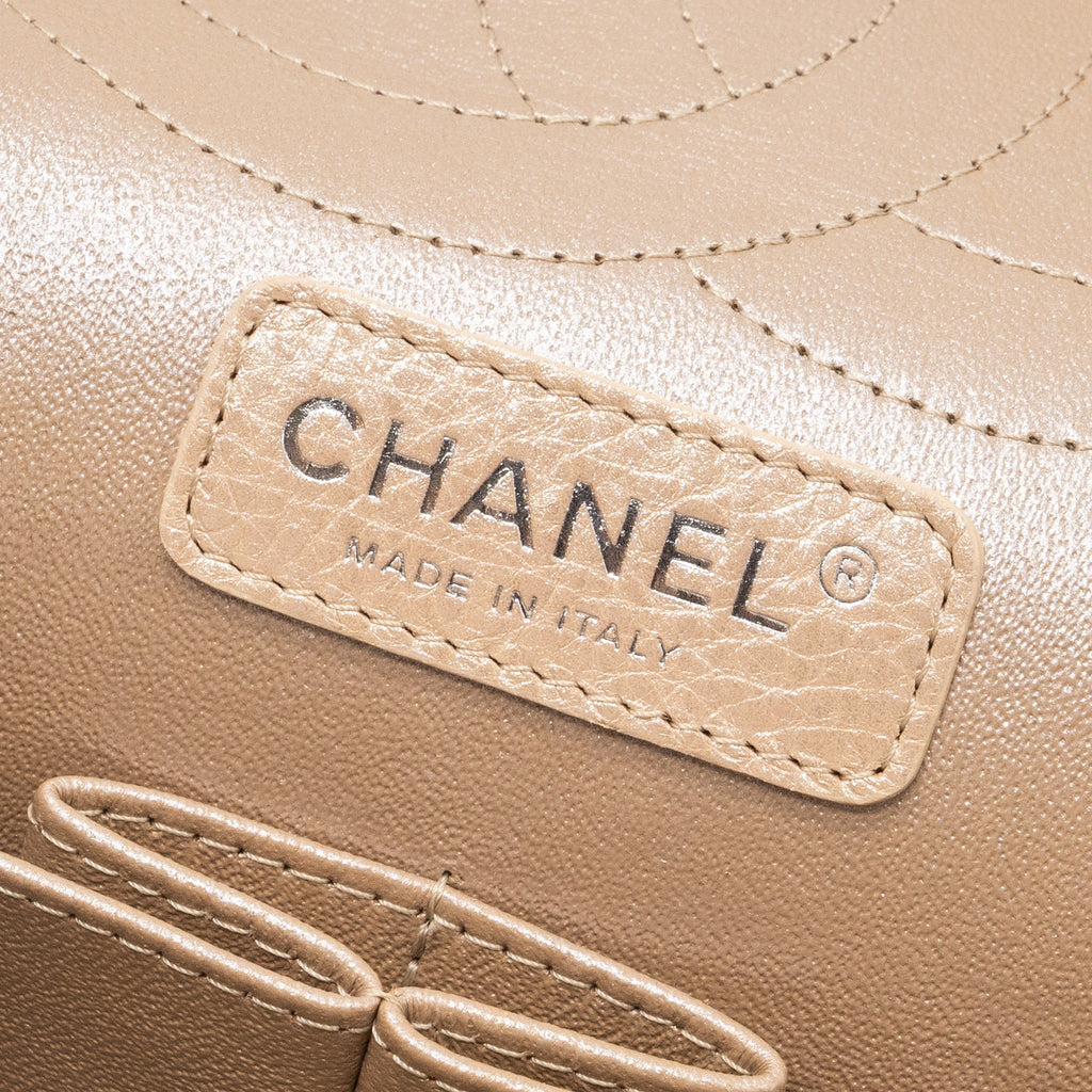 chanel-classic-jumbo-double-flap-bag-caviar-iridescent-light-pink-brushed-shw