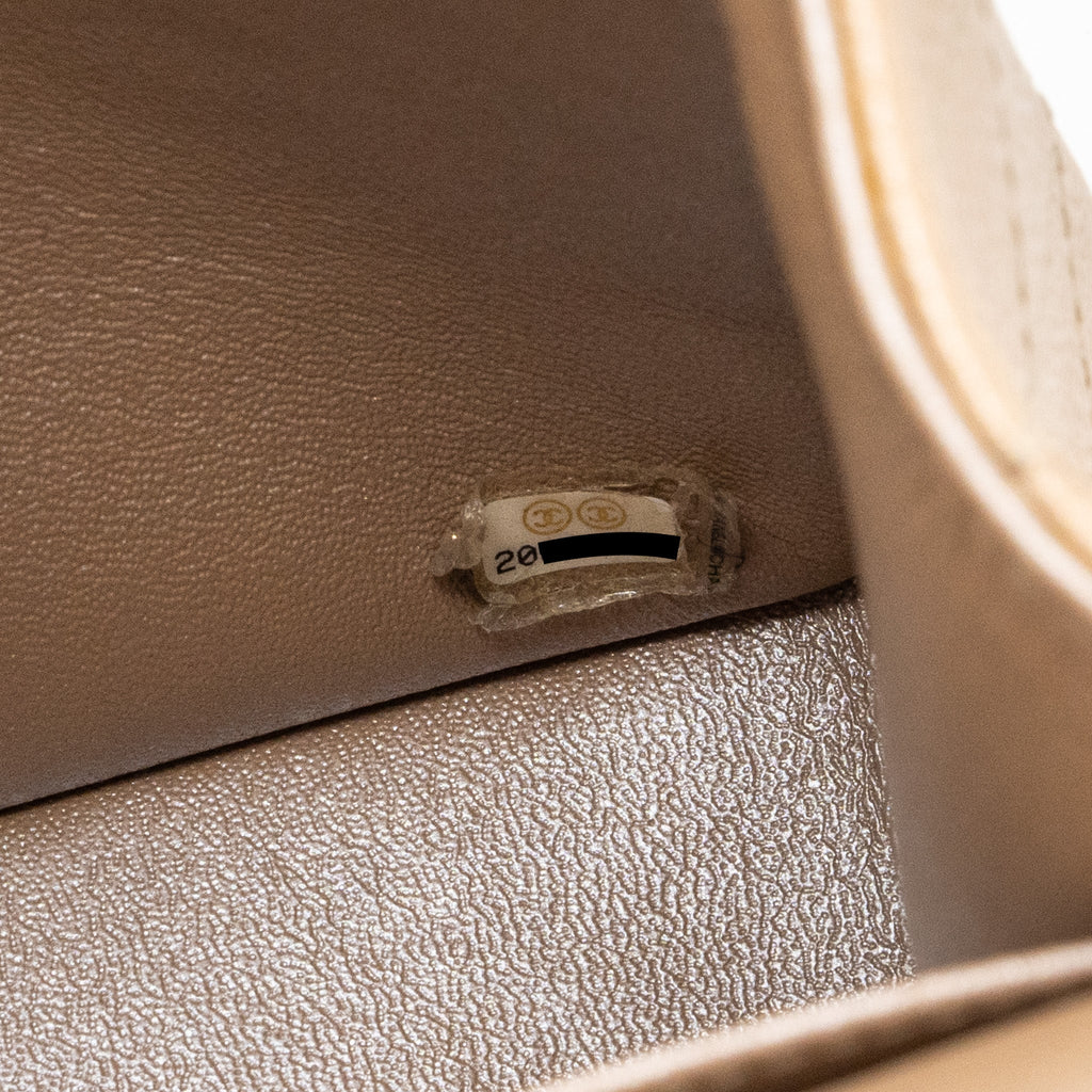 chanel-classic-jumbo-double-flap-bag-caviar-iridescent-light-pink-brushed-shw