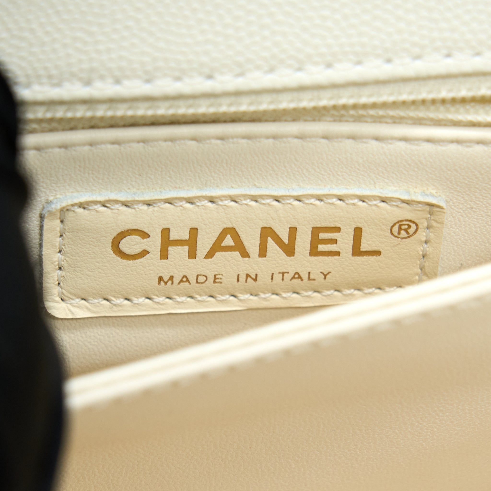 chanel-small-coco-handle-caviar-white-lghw-microchip-2