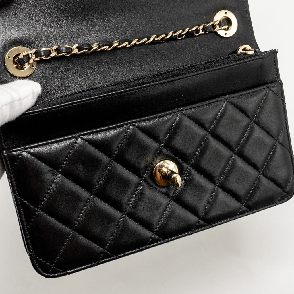 chanel-trendy-cc-wallet-on-chain-lambskin-black-lghw-microchip-1