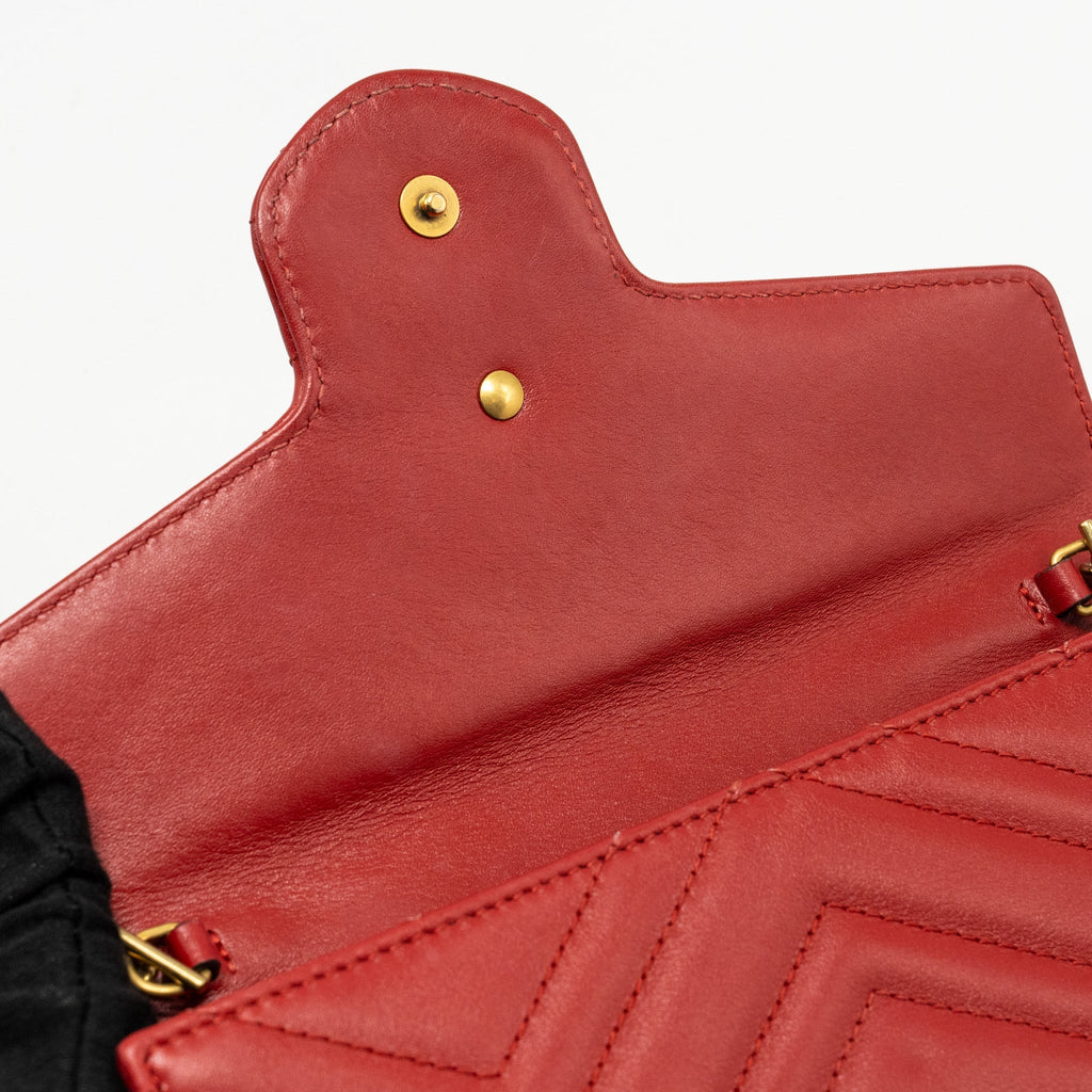 gucci-marmont-flap-wallet-with-chain-calfskin-red-ghw