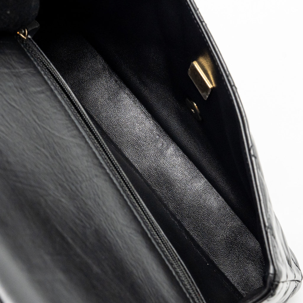 chanel-23a-classic-flap-clutch-shiny-calfskin-black-ghwmicrochip