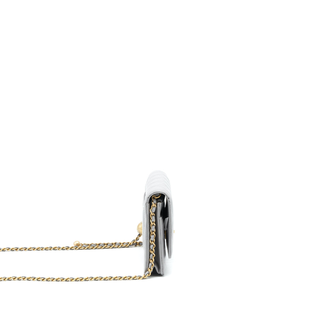 chanel-pearl-crush-wallet-on-chain-grey-brushed-ghw-microchip