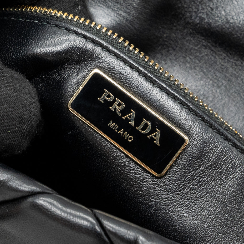 prada-pattina-in-pelle-nappa-patch-black-ghw