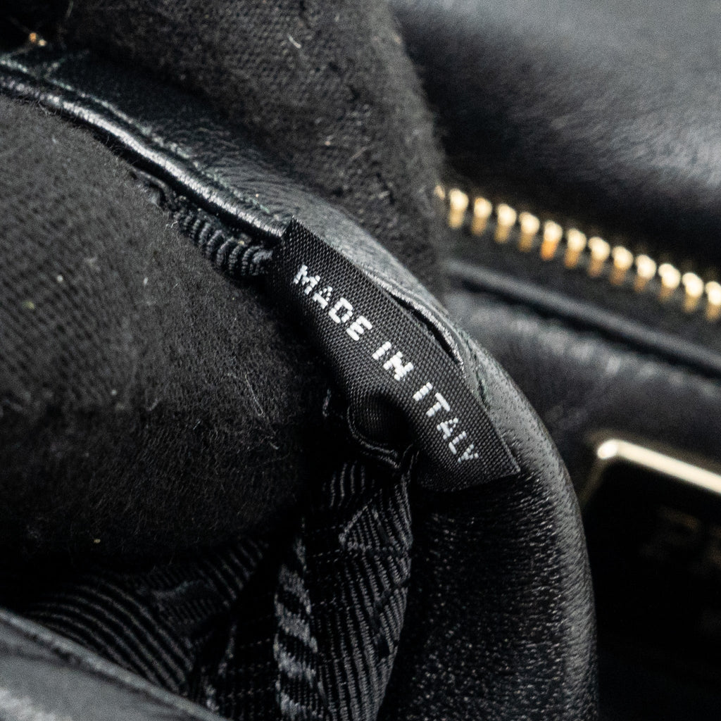 prada-pattina-in-pelle-nappa-patch-black-ghw